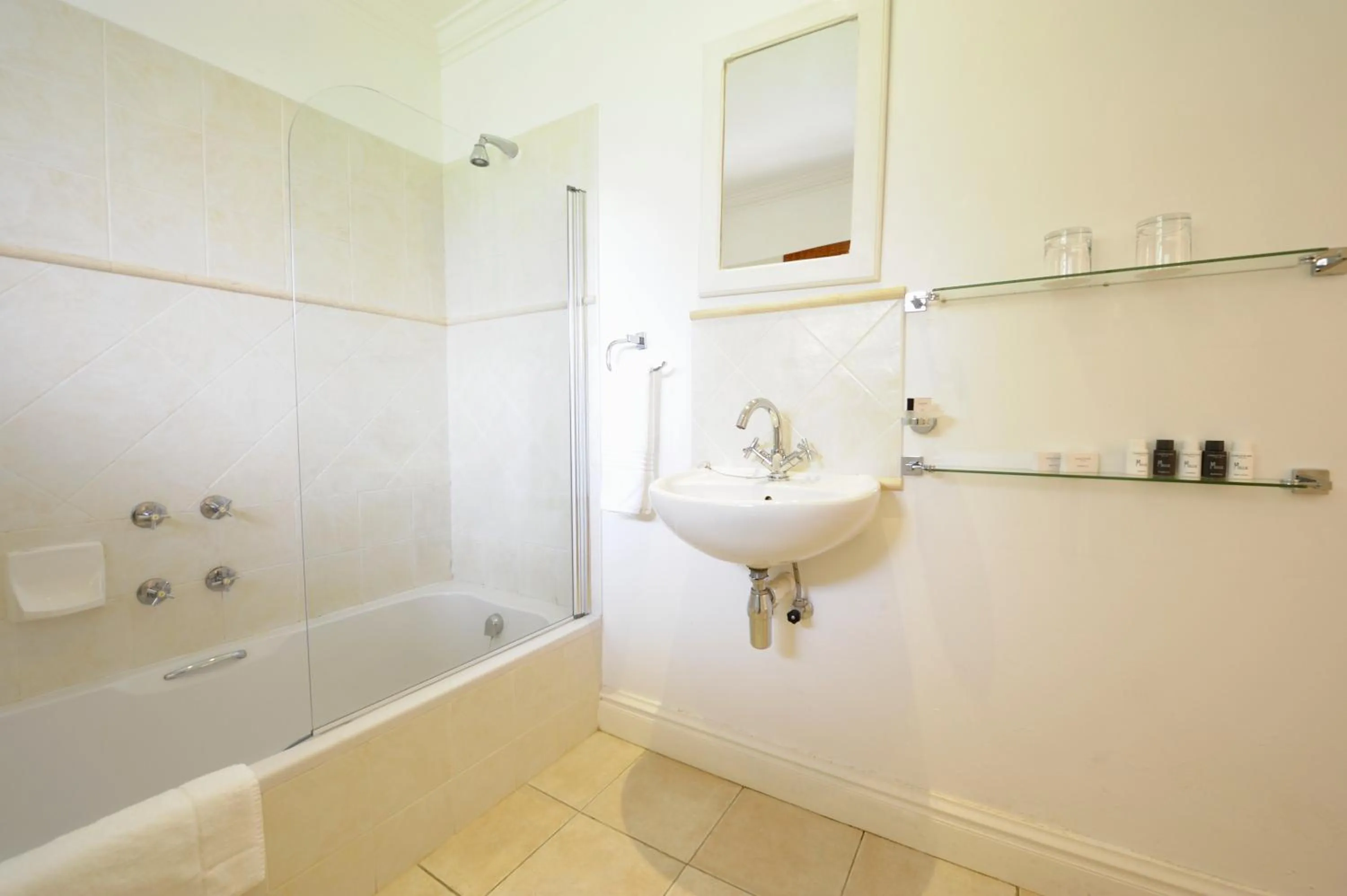 Shower in Moorcroft Manor Boutique Country Hotel