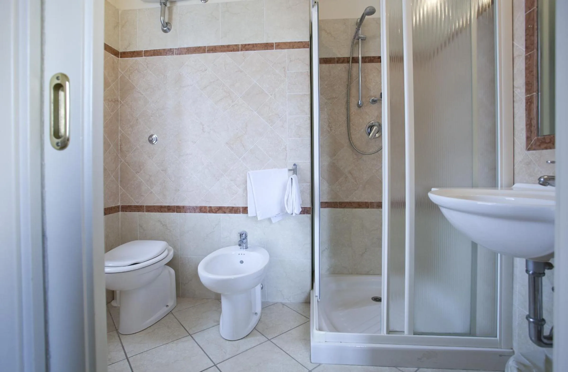 Shower in Albergo Stella