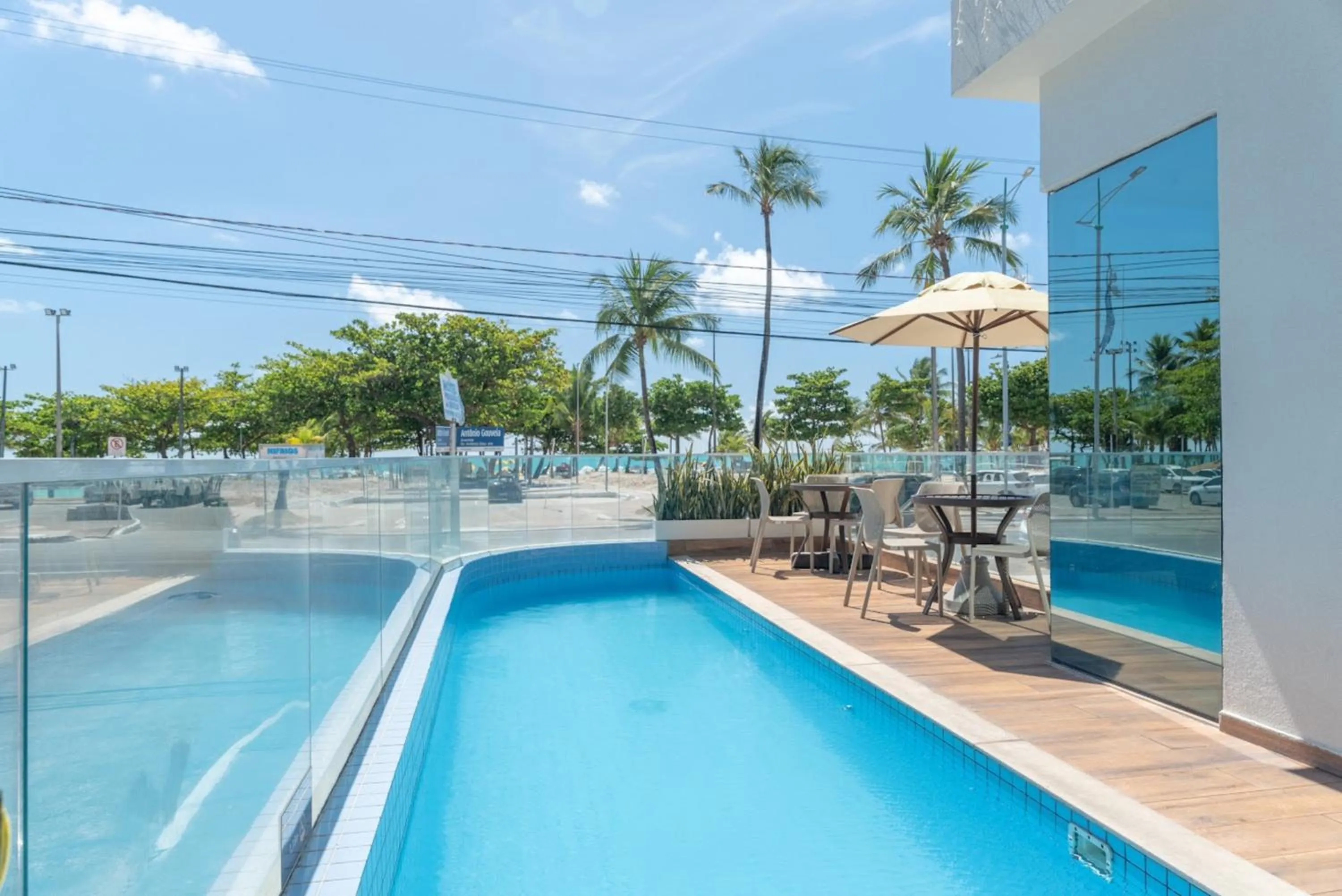 Swimming pool in Hotel Praia Bonita Jangadeiros Pajuçara