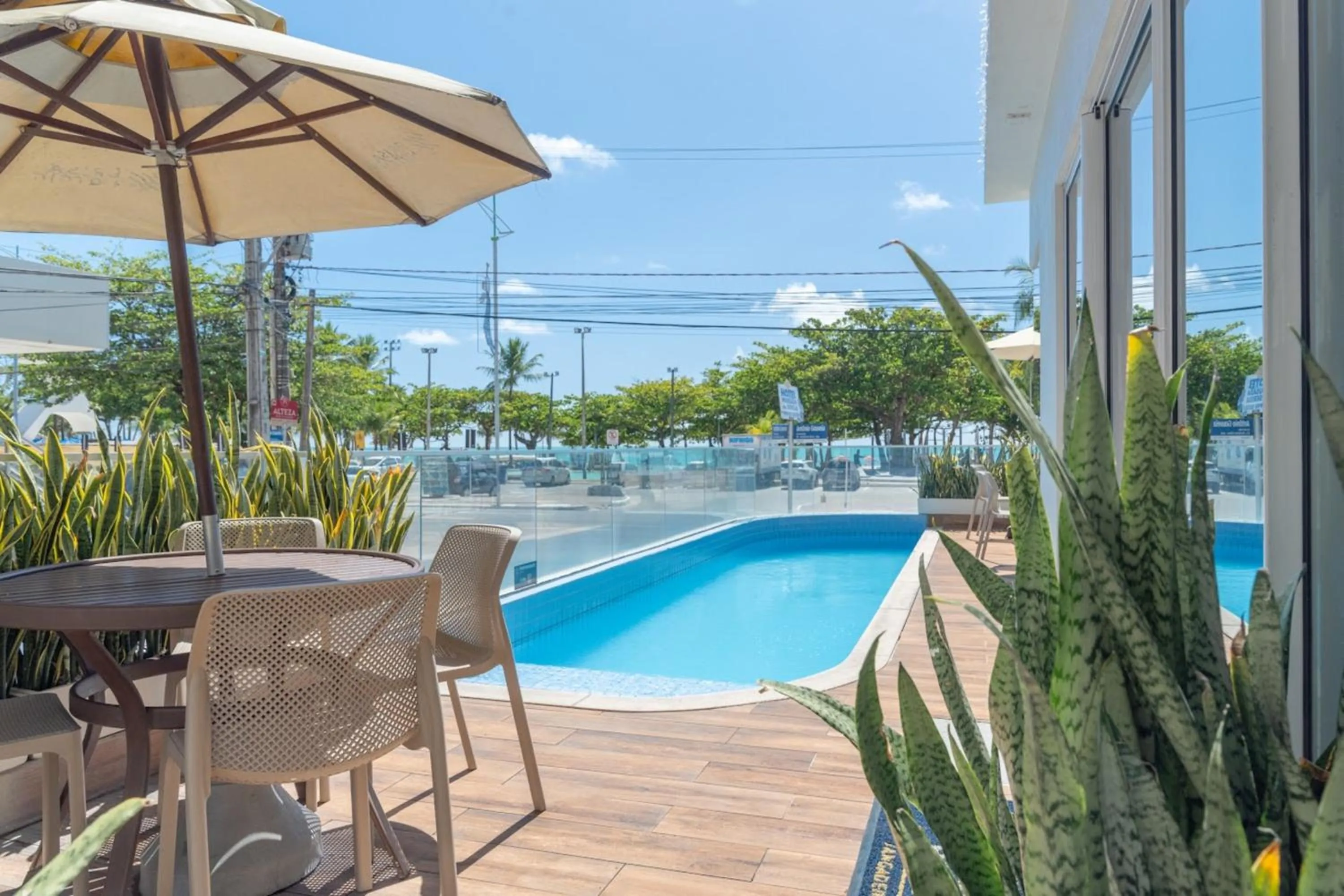 Swimming pool in Hotel Praia Bonita Jangadeiros Pajuçara