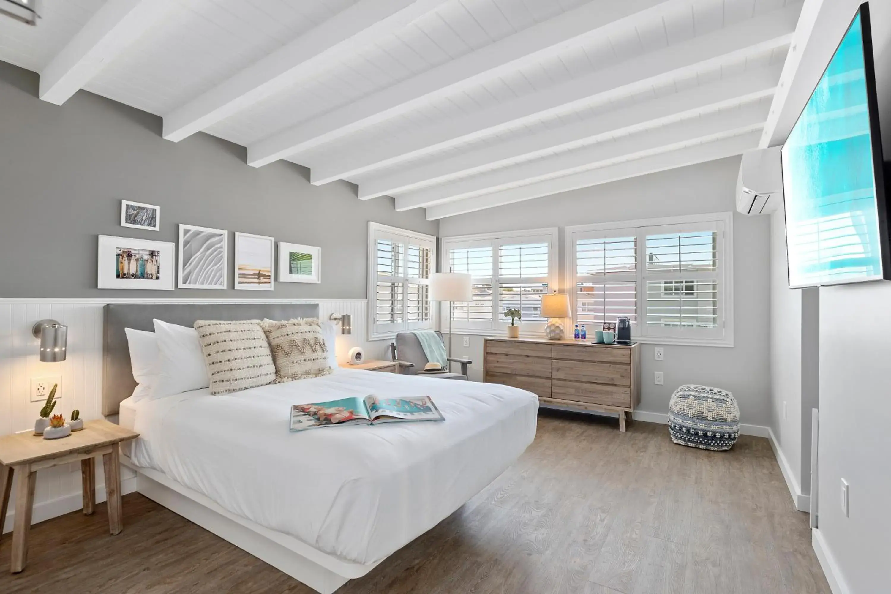 Photo of the whole room, Bed in Sea Sprite Beach Club Photo of the whole room, Bed in Sea Sprite Beach Club