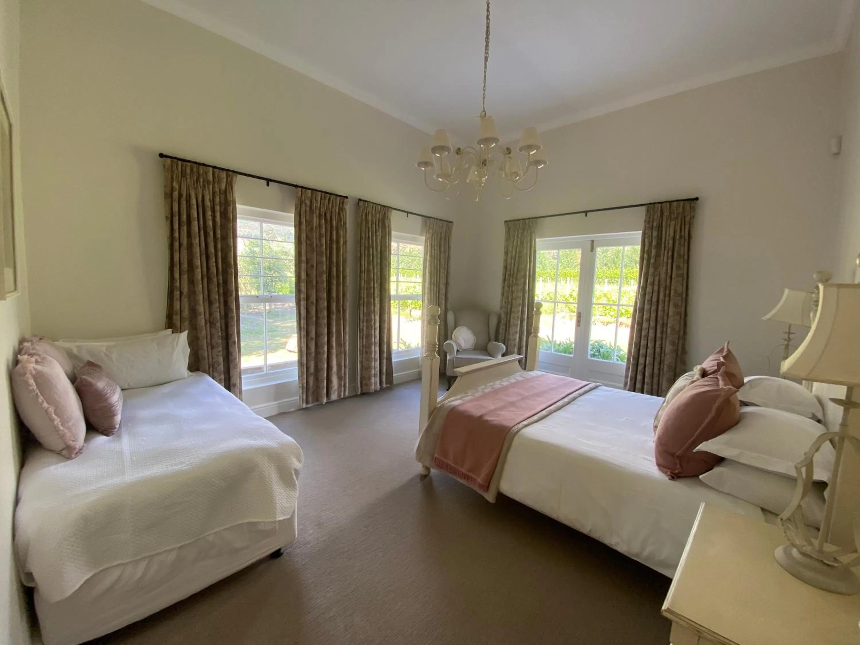 Photo of the whole room, Bed in Franschhoek Rose Cottages