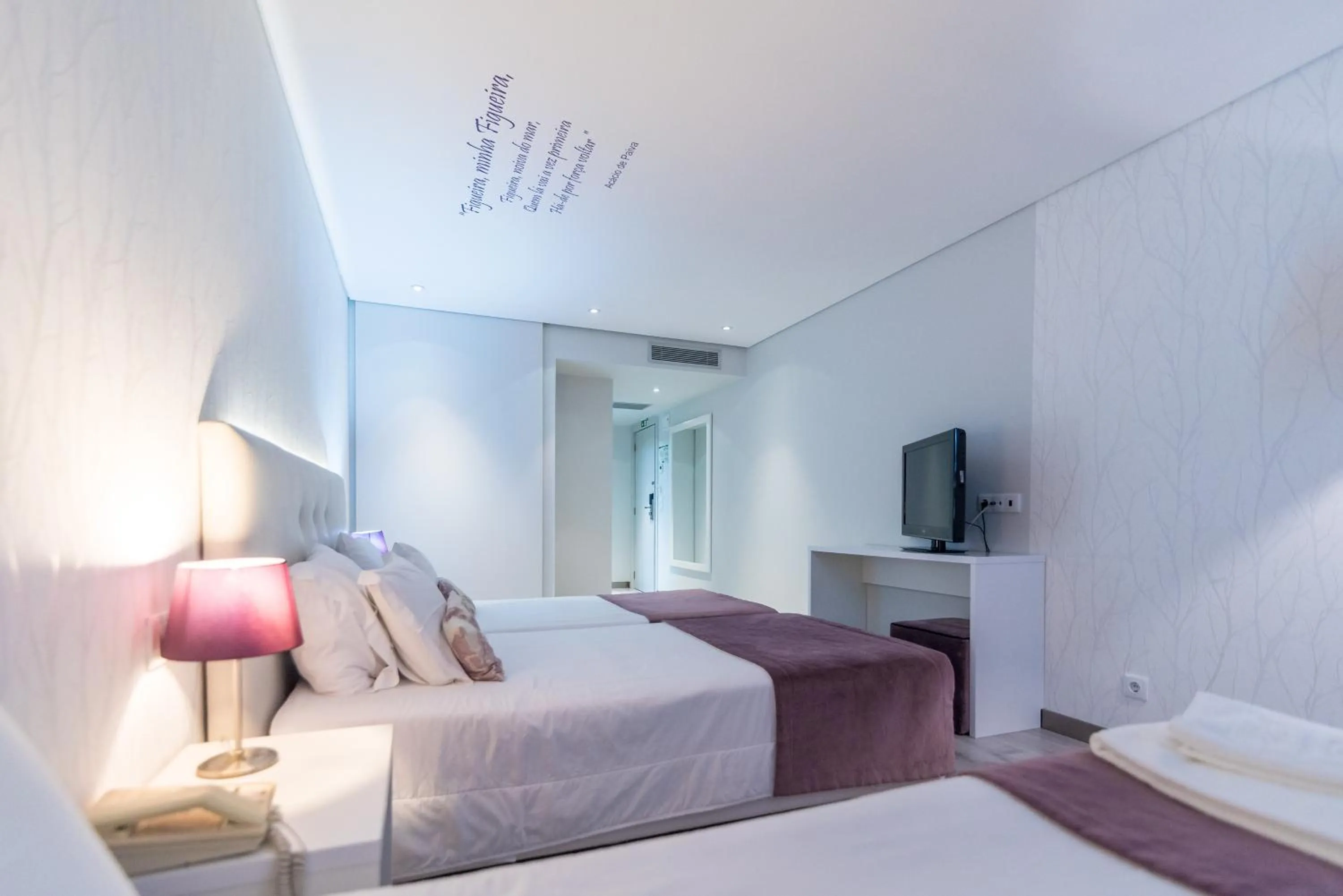 Bedroom, Bed in Costa de Prata Hotel