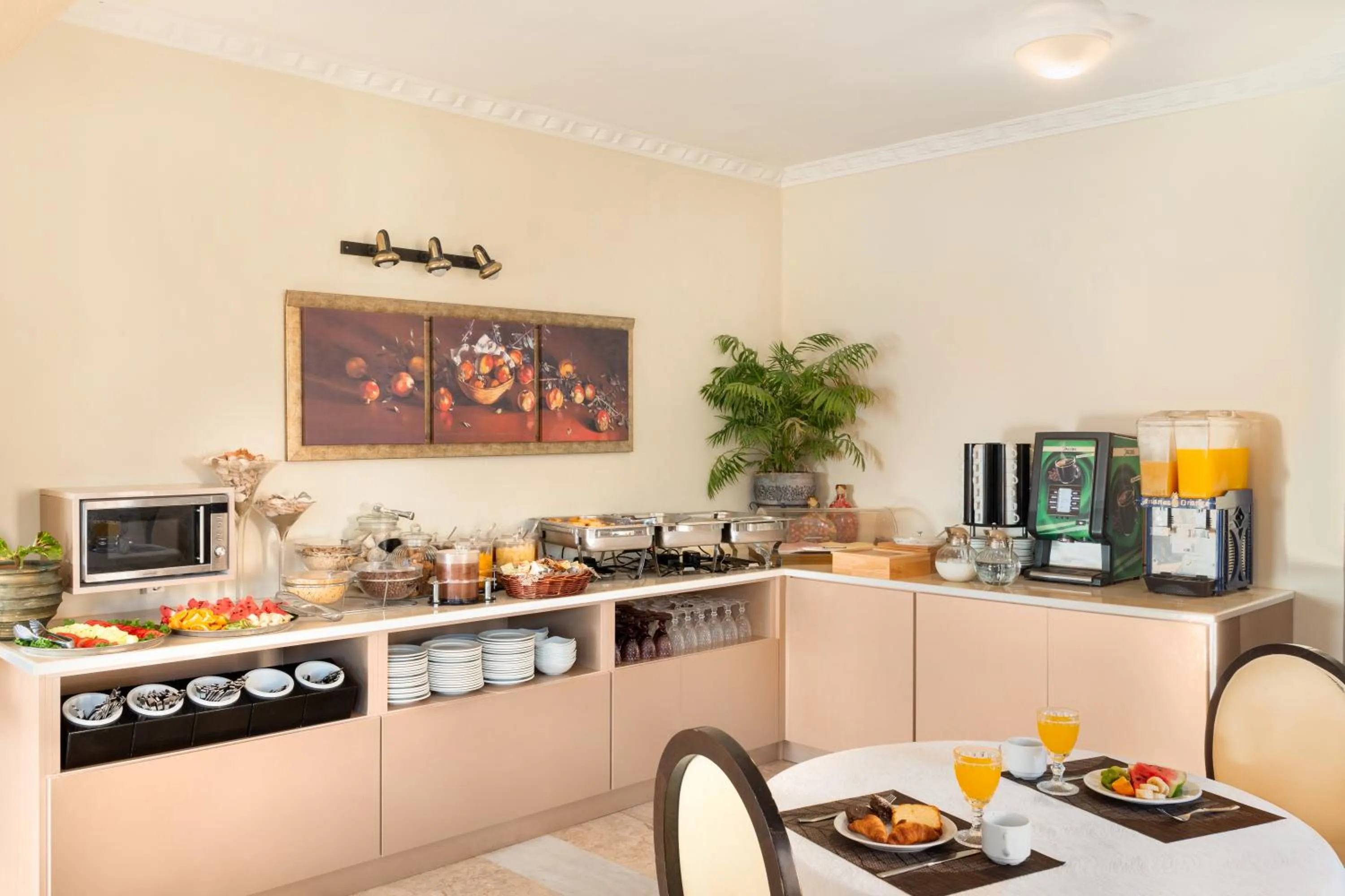 Buffet breakfast in Victoria Hill Hotel