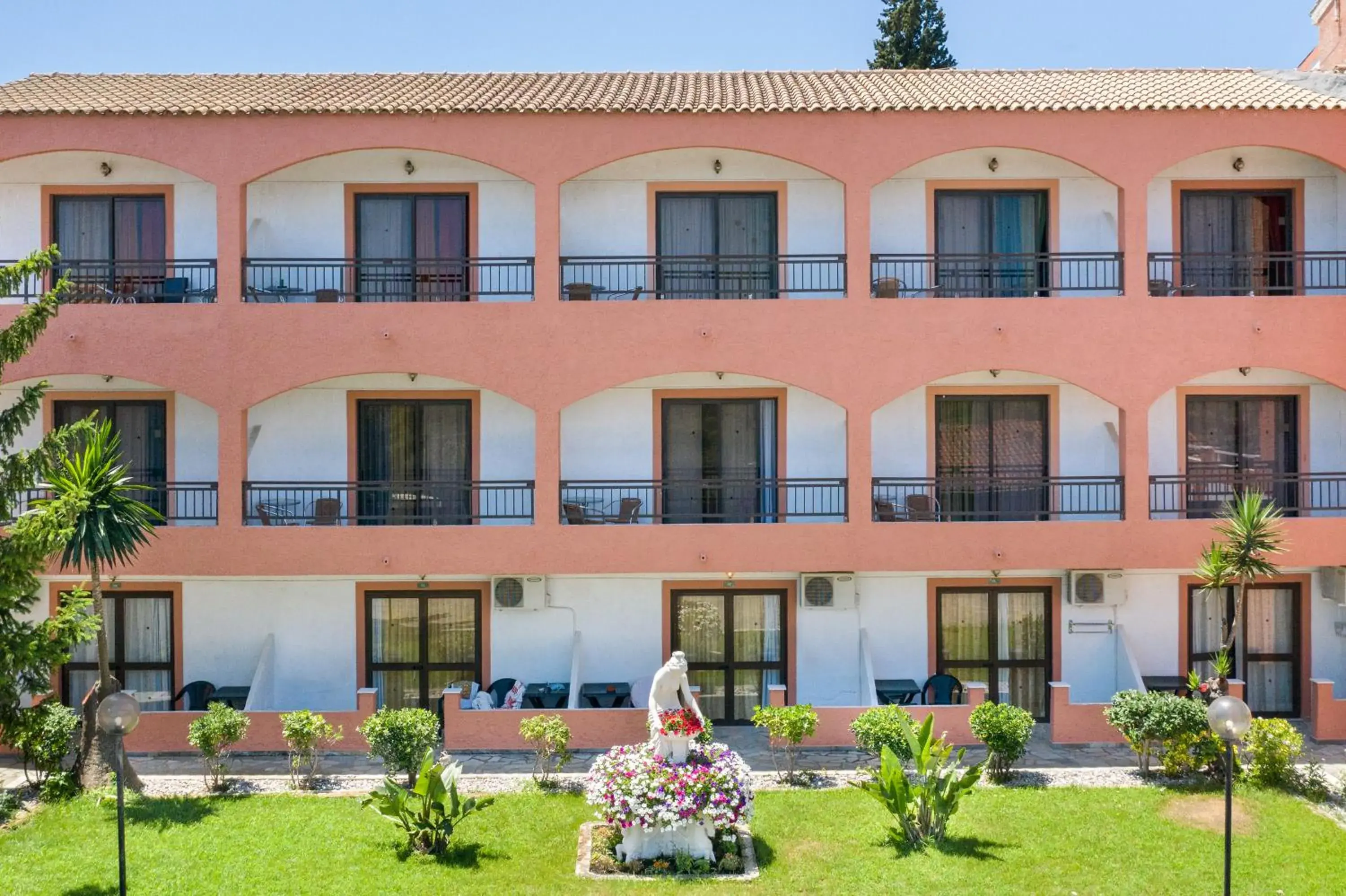 Property building in Victoria Hill Hotel Property building in Victoria Hill Hotel