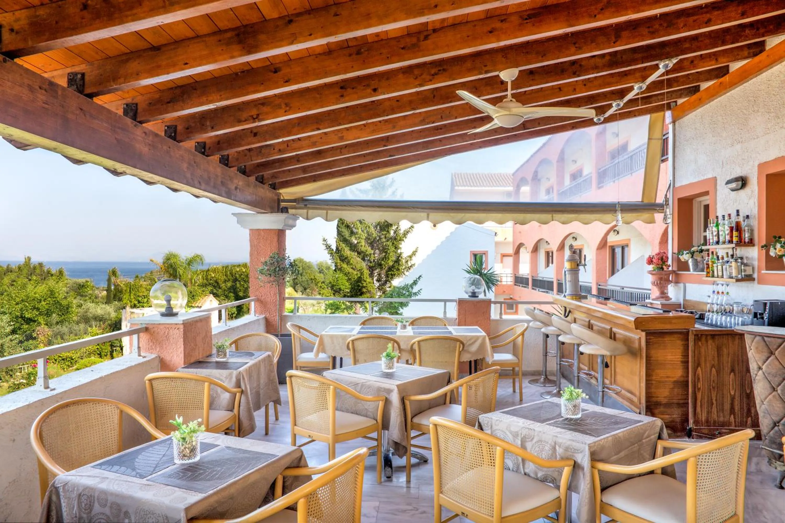 Restaurant/places to eat in Victoria Hill Hotel