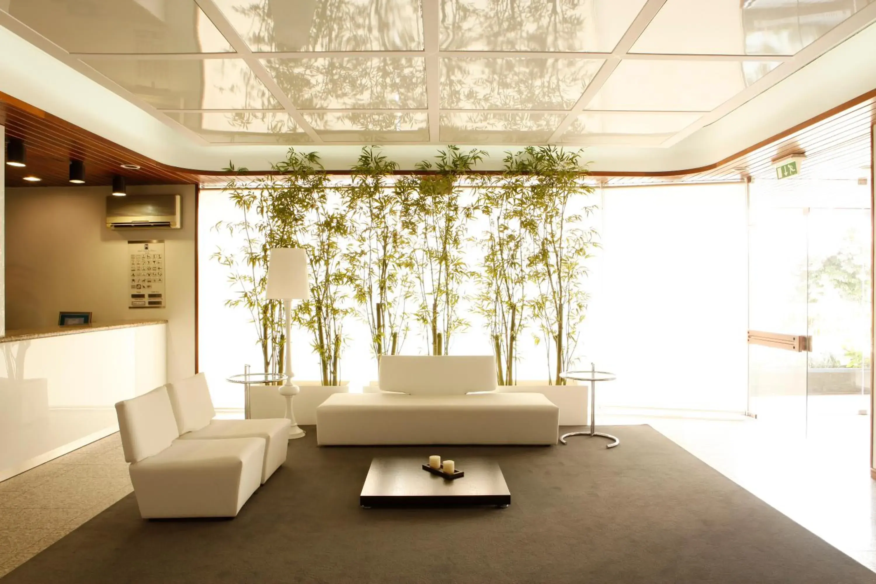 Lobby or reception in Hotel Costa de Prata 2 & Spa Lobby or reception in Hotel Costa de Prata 2 & Spa