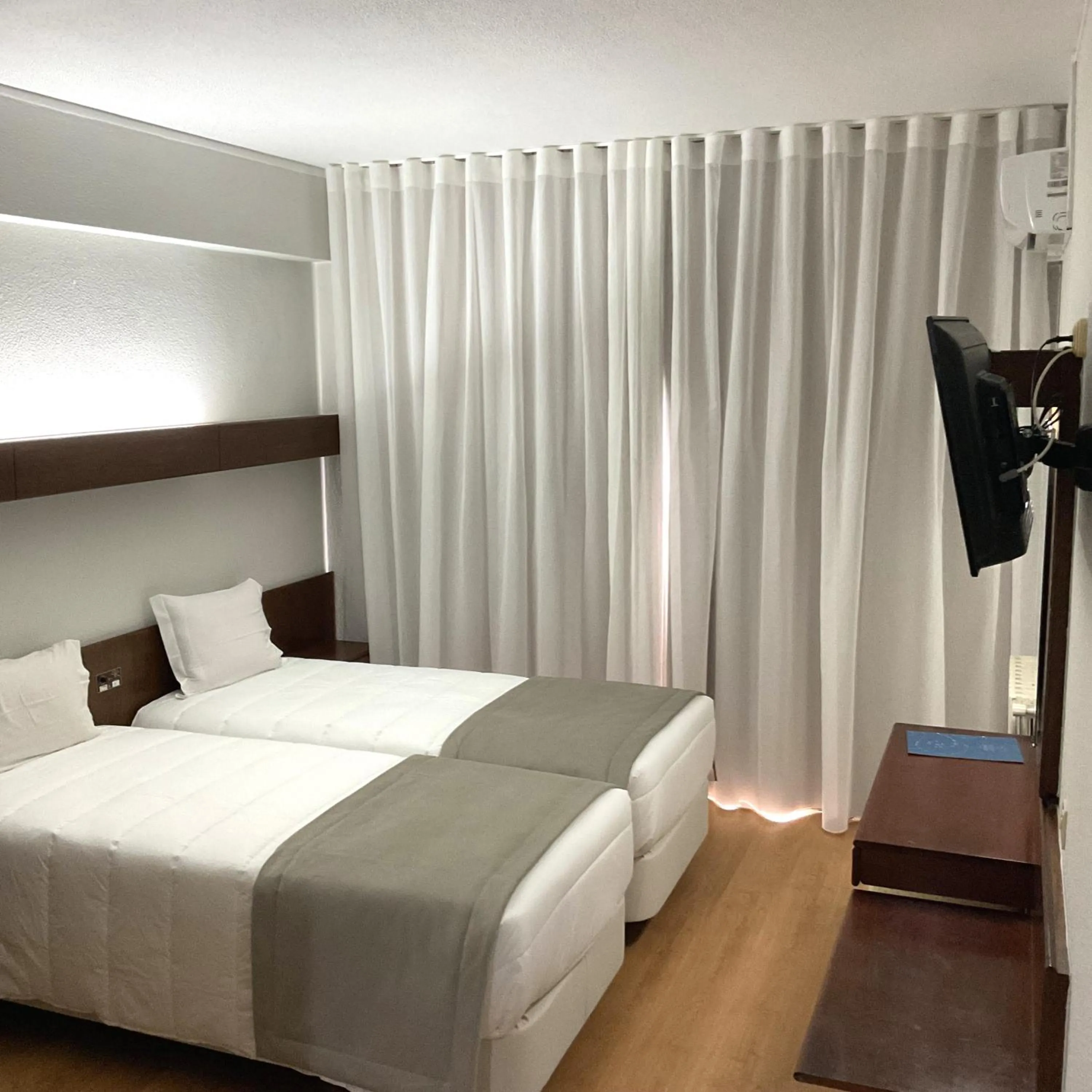 Bedroom, Bed in Hotel Costa de Prata 2 & Spa