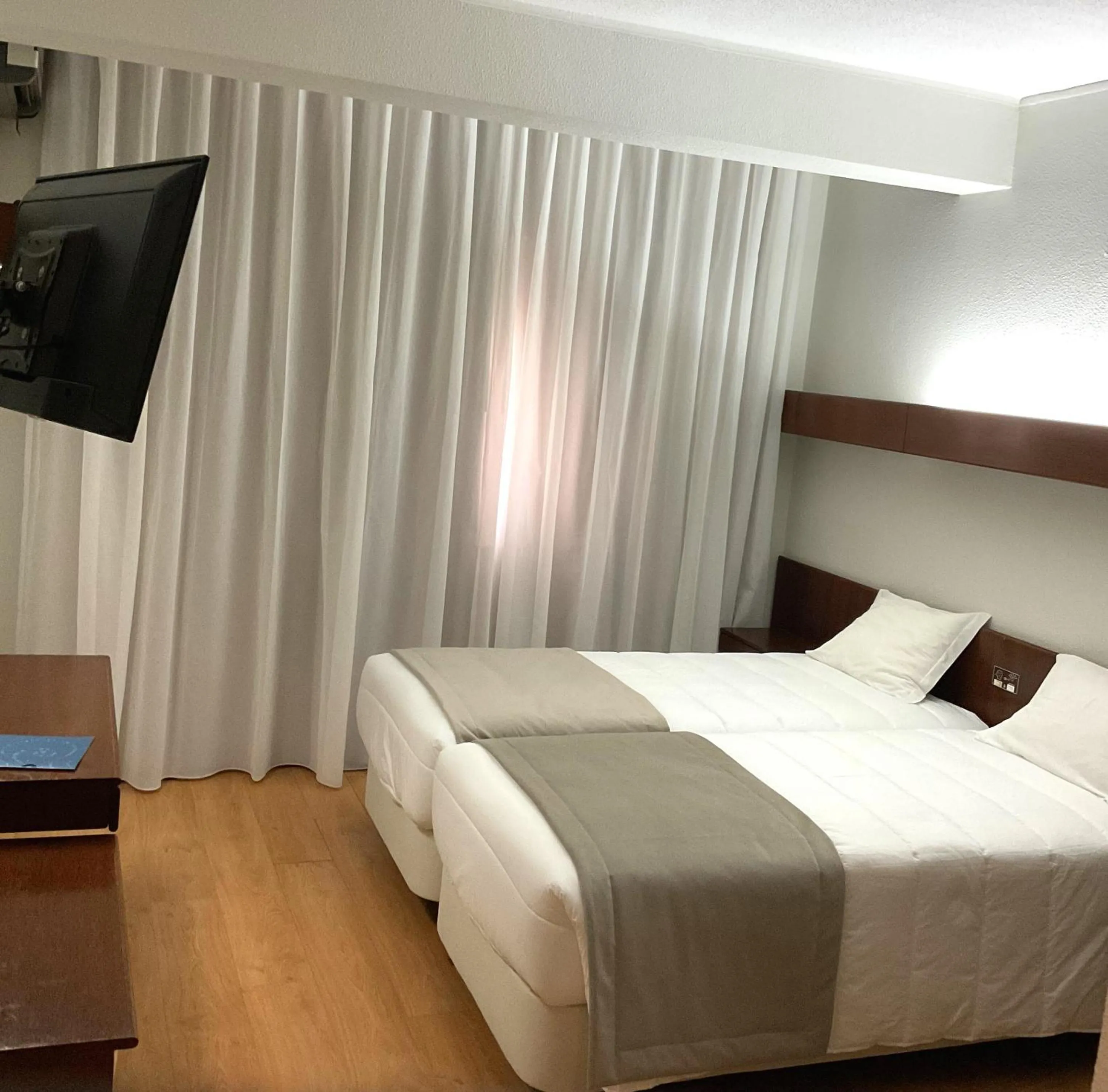 Bedroom, Bed in Hotel Costa de Prata 2 & Spa