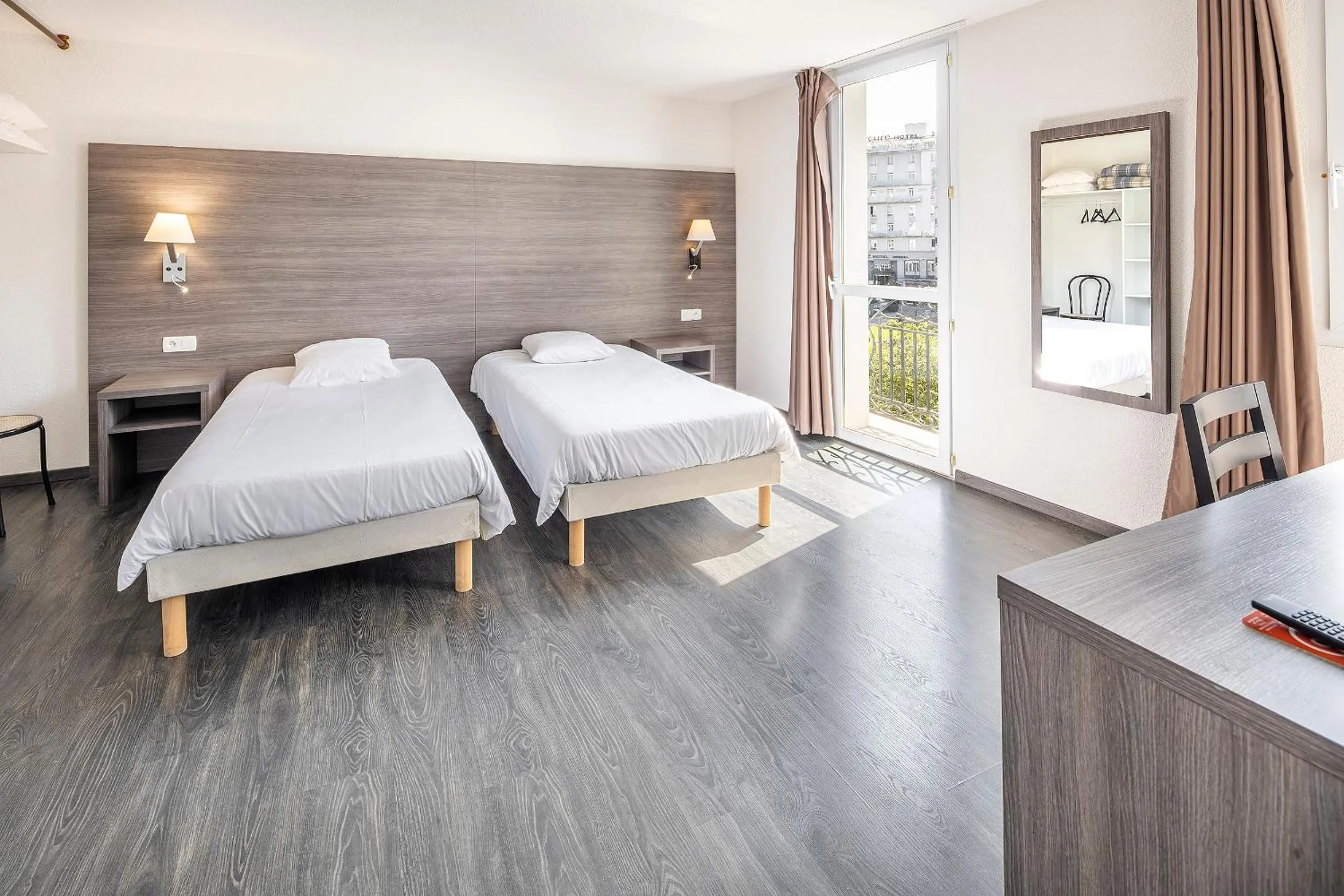 Twin Room in Hôtel Galilée Windsor