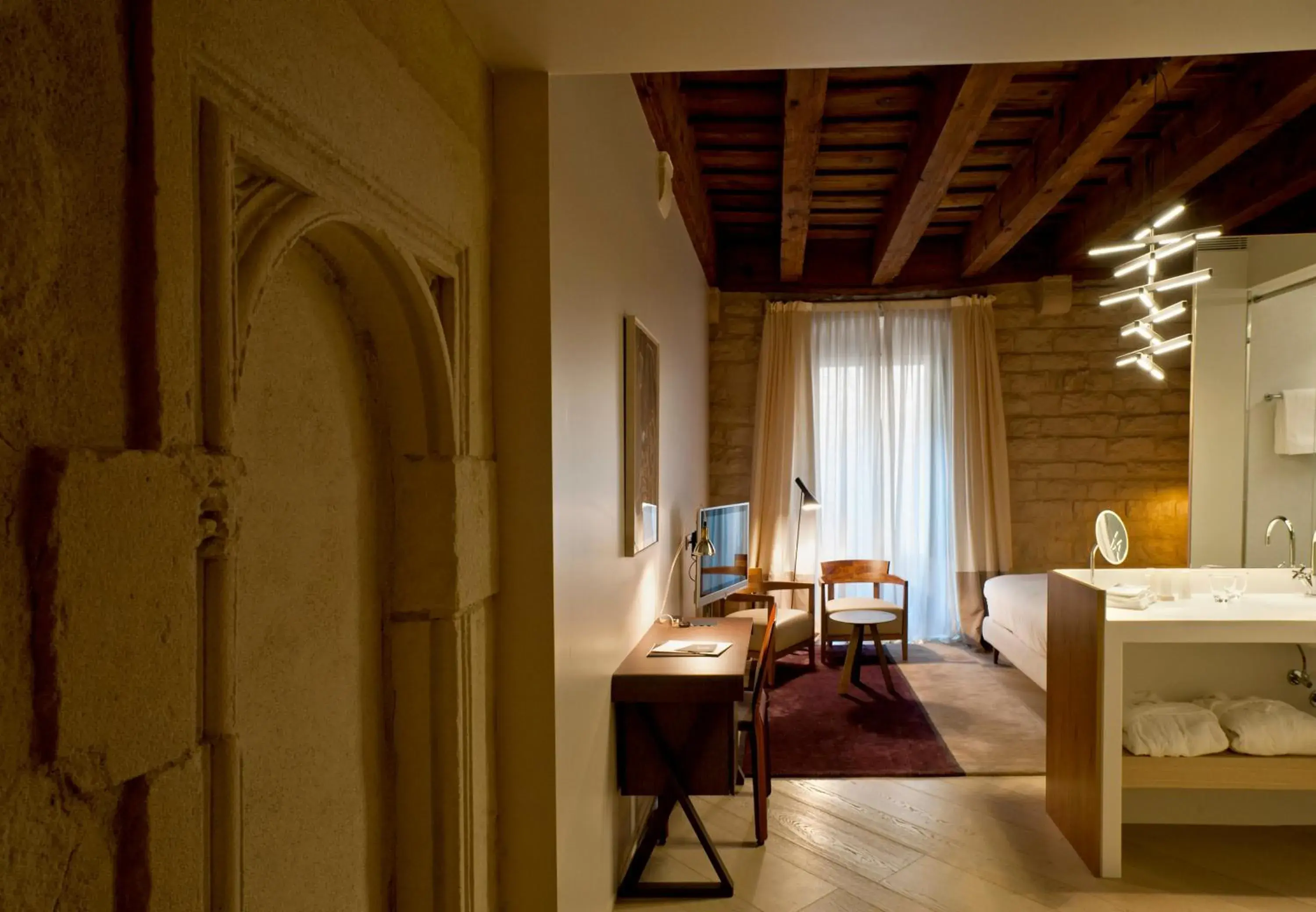 Photo of the whole room, Bed in Mercer Hotel Barcelona Photo of the whole room, Bed in Mercer Hotel Barcelona