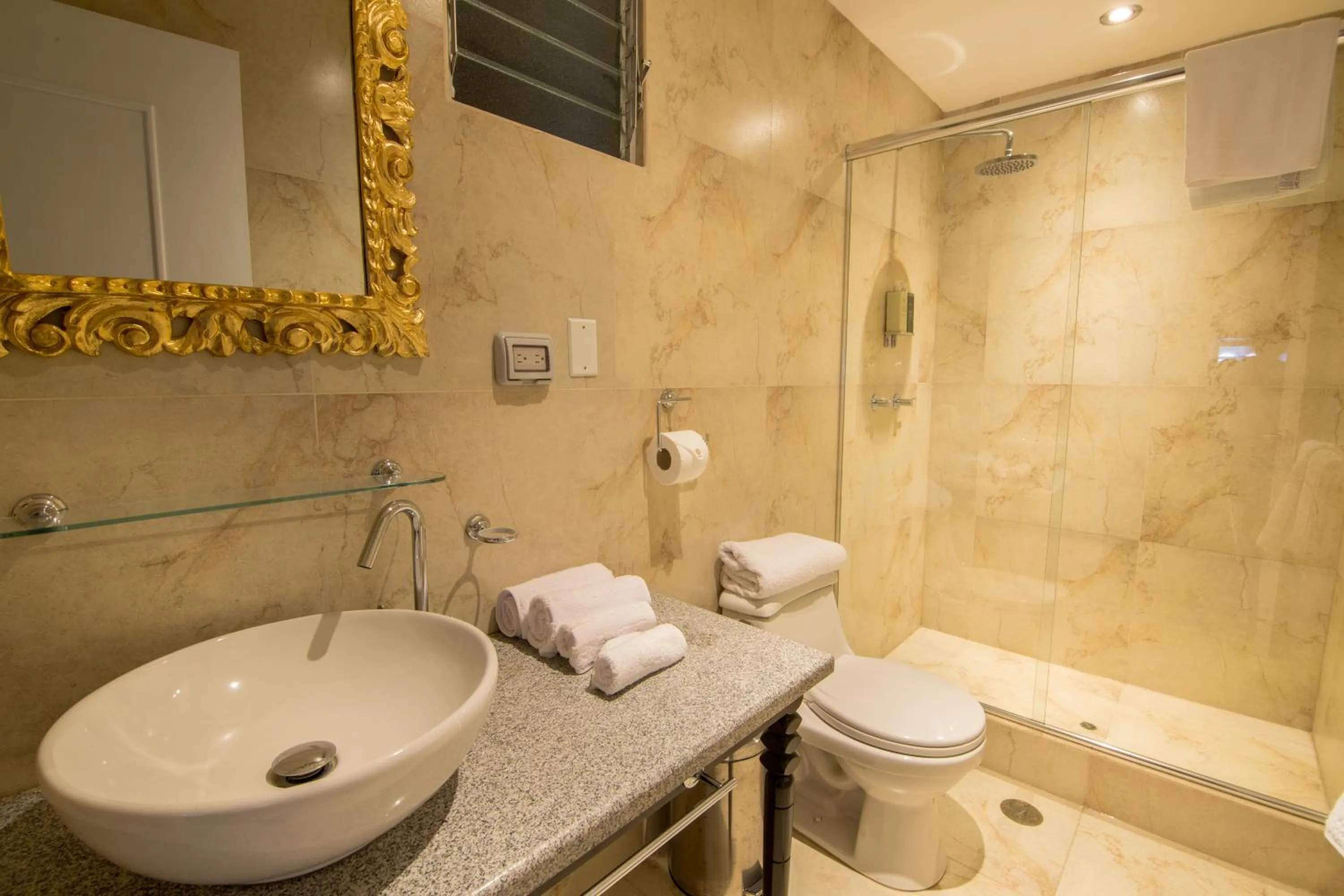 Shower in Tariq Boutique