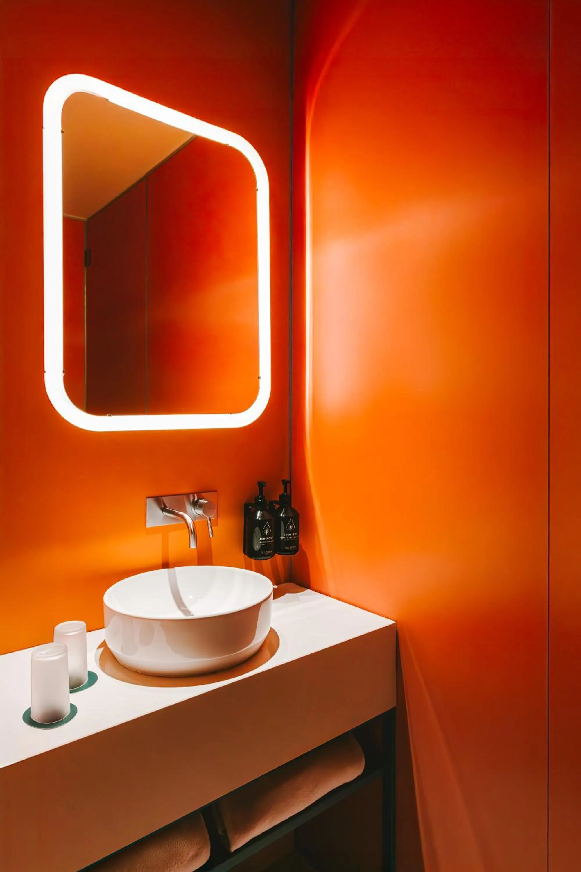 Bathroom in Hotel Indigo Albufeira by IHG