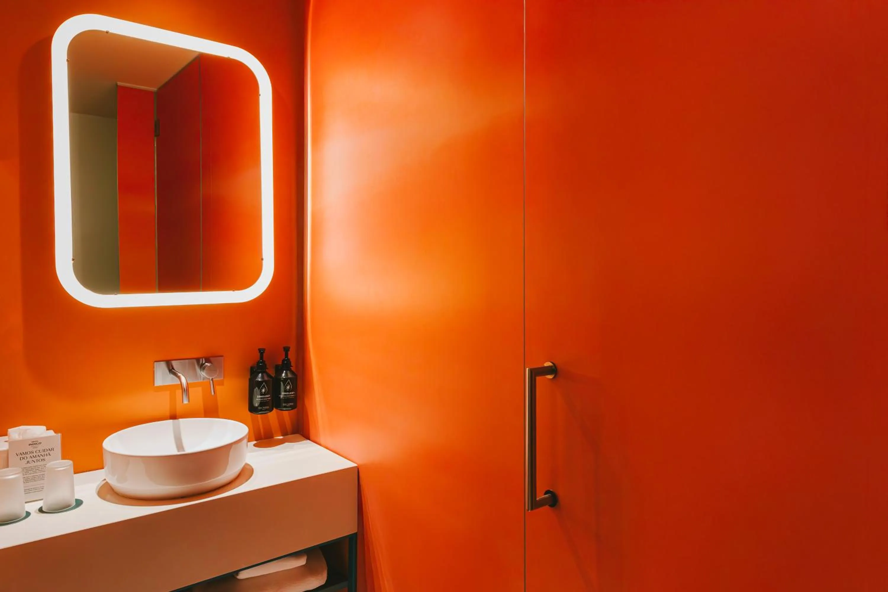 Bathroom in Hotel Indigo Albufeira by IHG