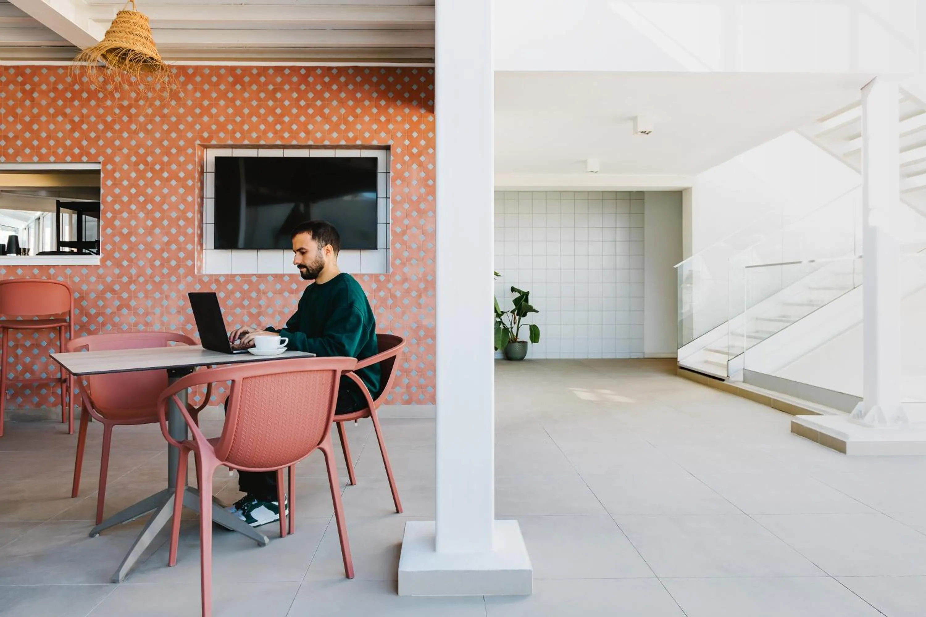 Lounge or bar in Hotel Indigo Albufeira by IHG