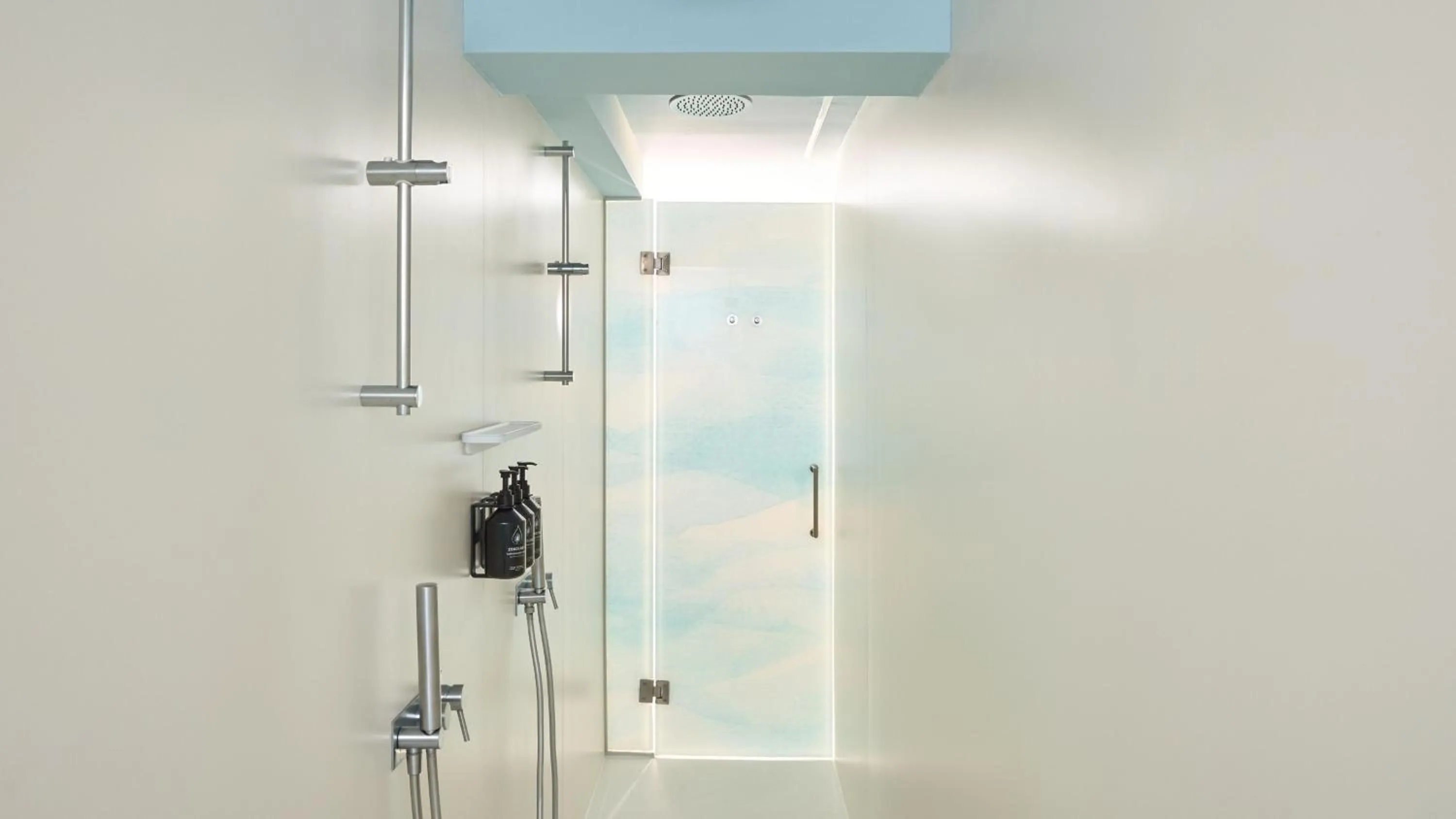 Bathroom in Hotel Indigo Albufeira by IHG