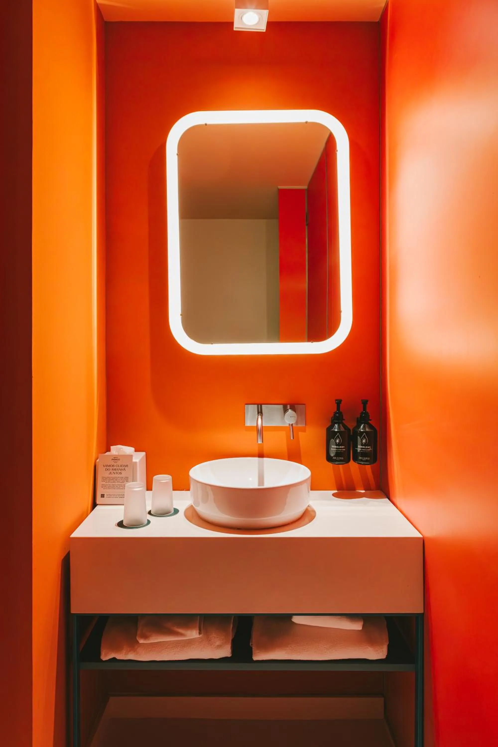 Bathroom in Hotel Indigo Albufeira by IHG