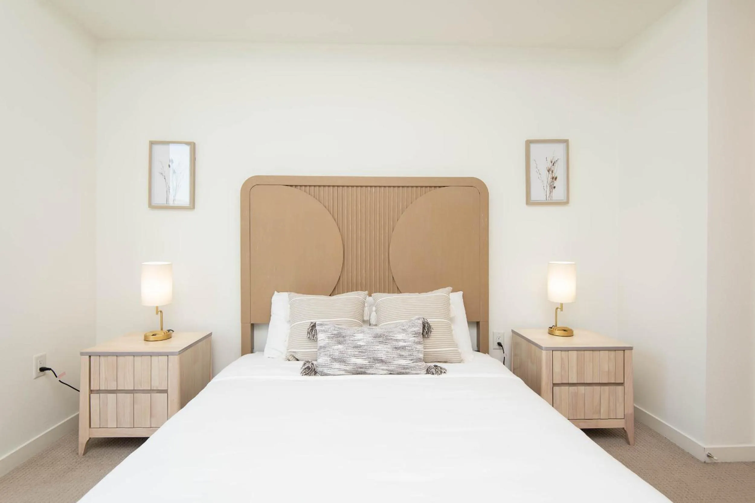 Bed in Modern Apartment Rentals