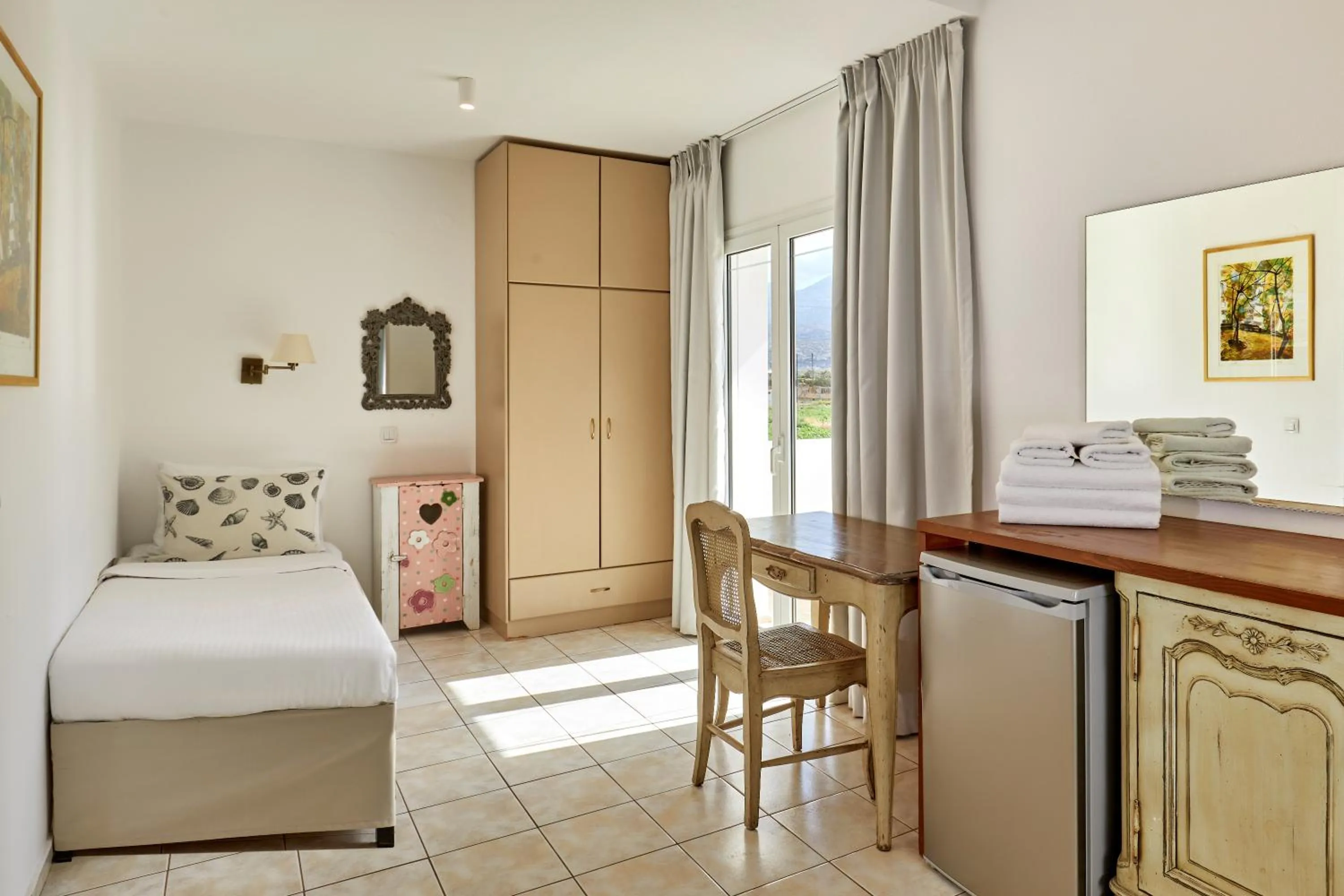 Bedroom, Bed in Sirens Beach & Village