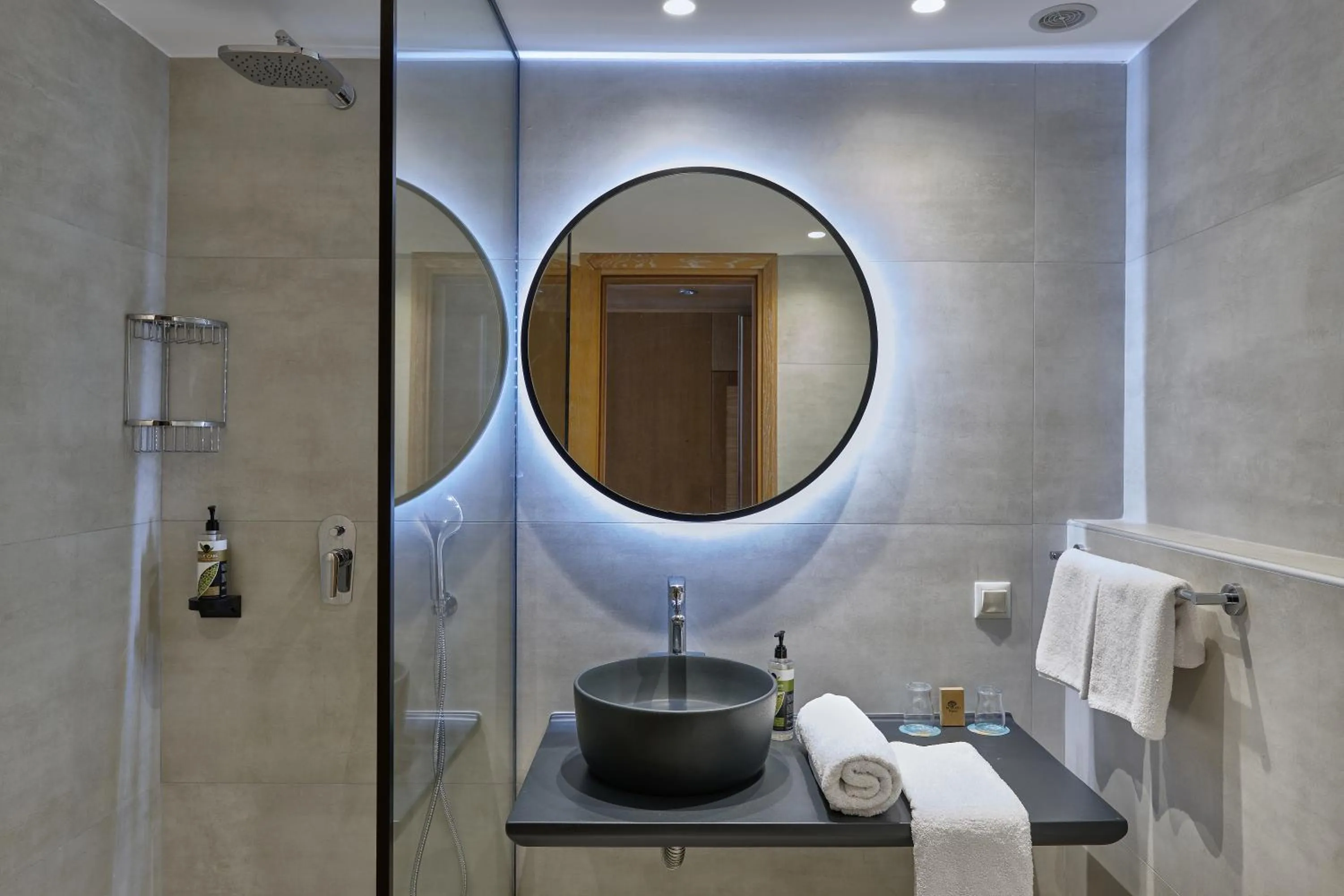 Shower in Sirens Beach & Village