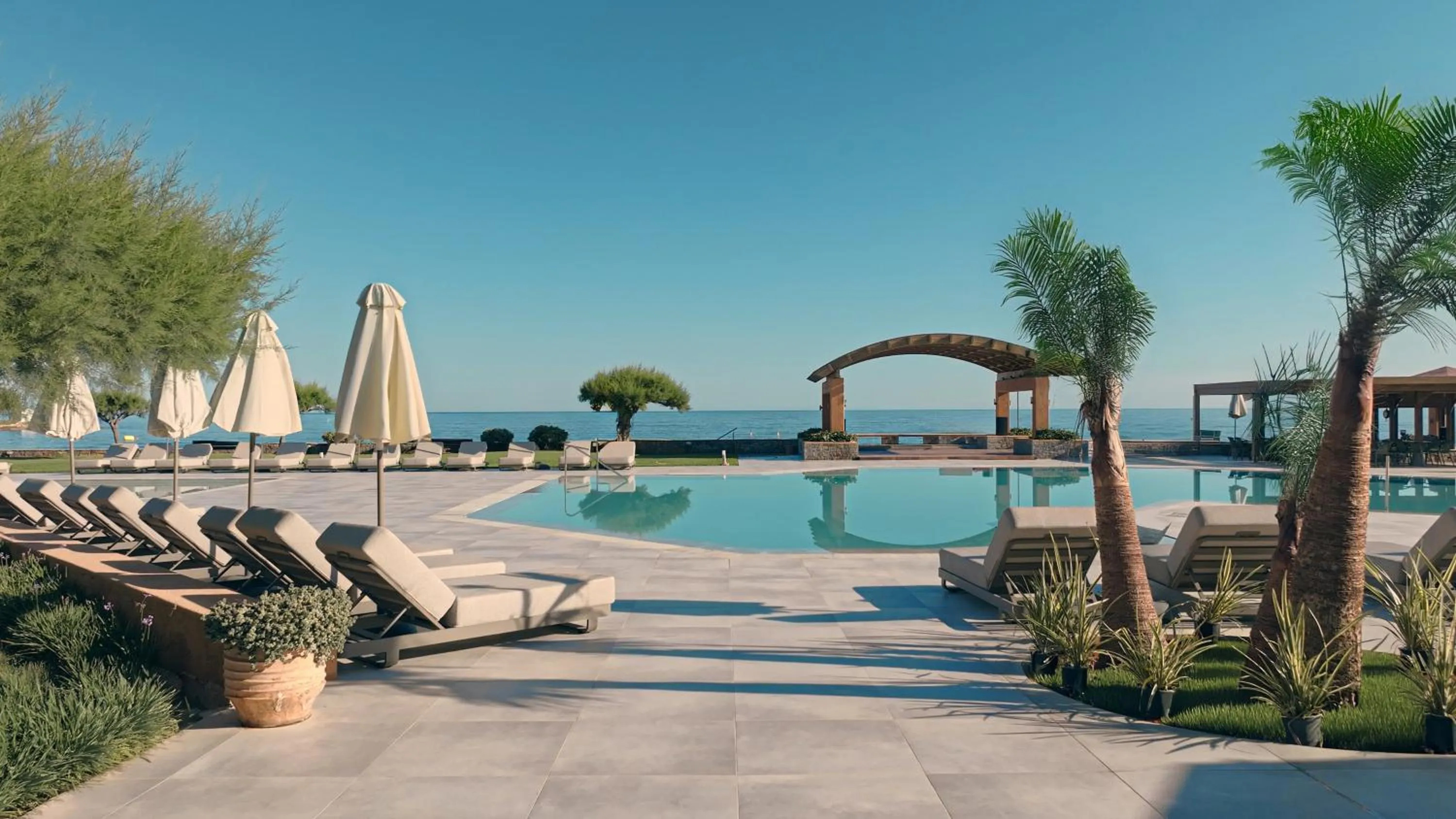 Swimming pool in Sirens Beach & Village