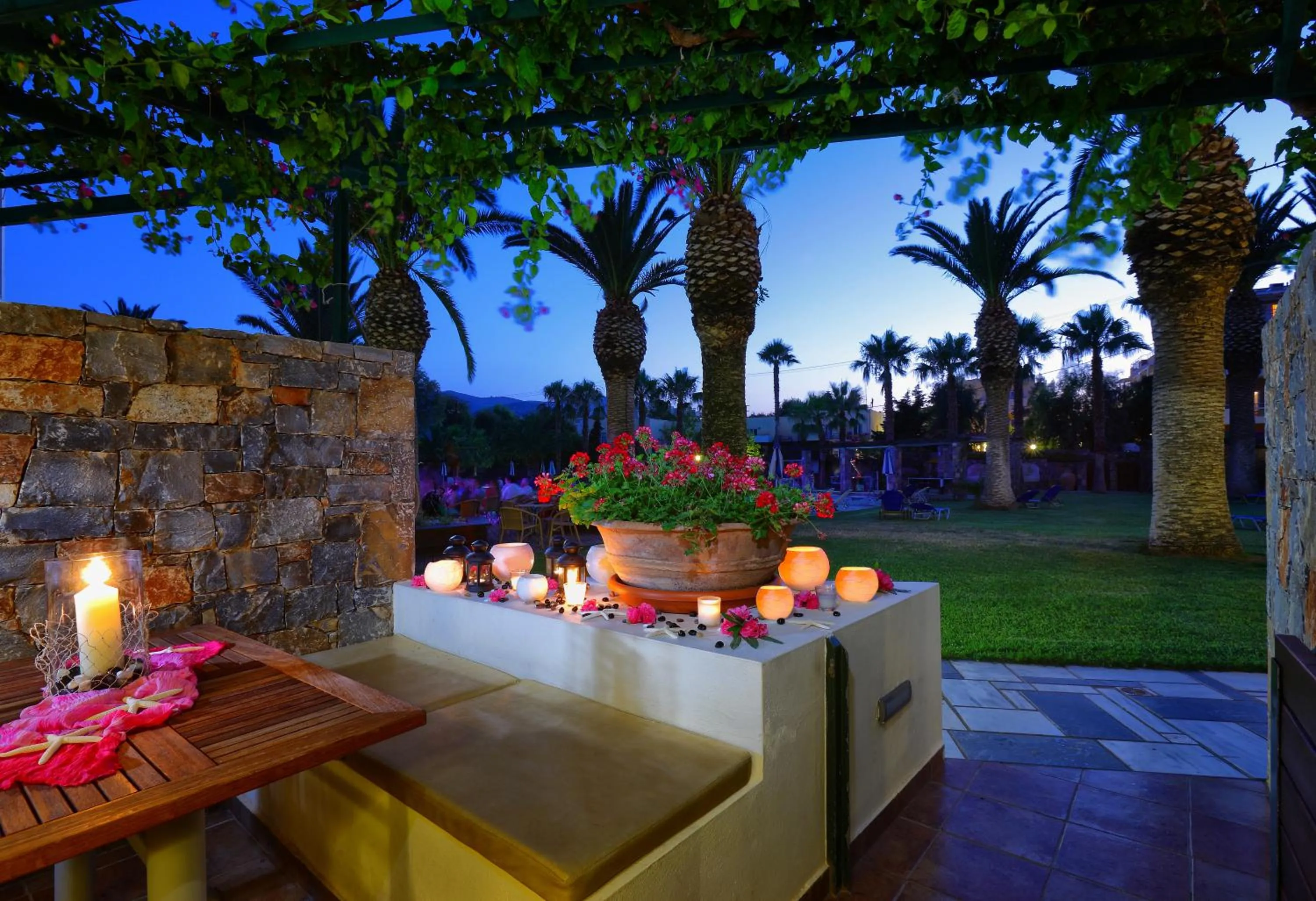 Night in Sirens Beach & Village