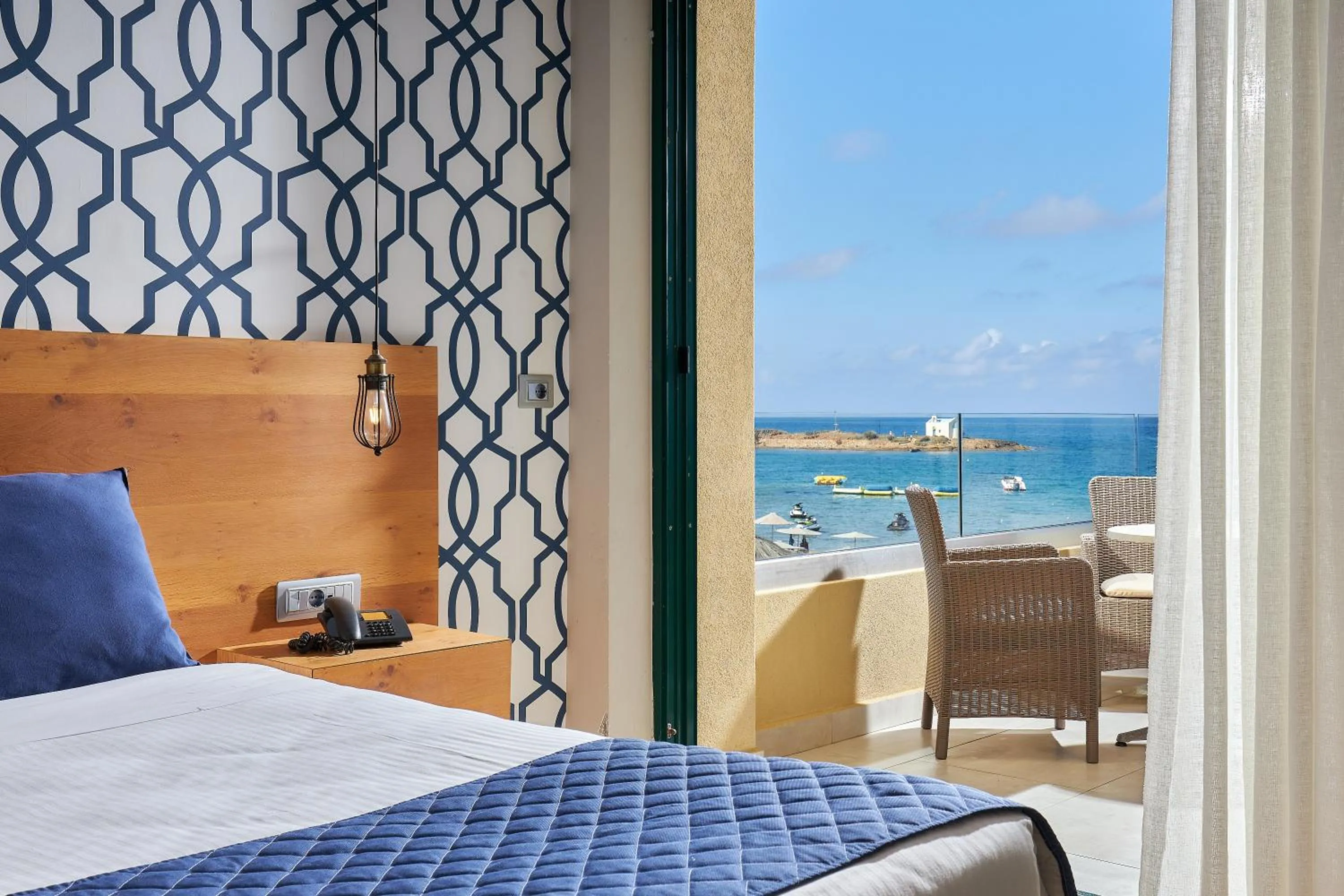 View (from property/room), Bed in Sirens Beach & Village