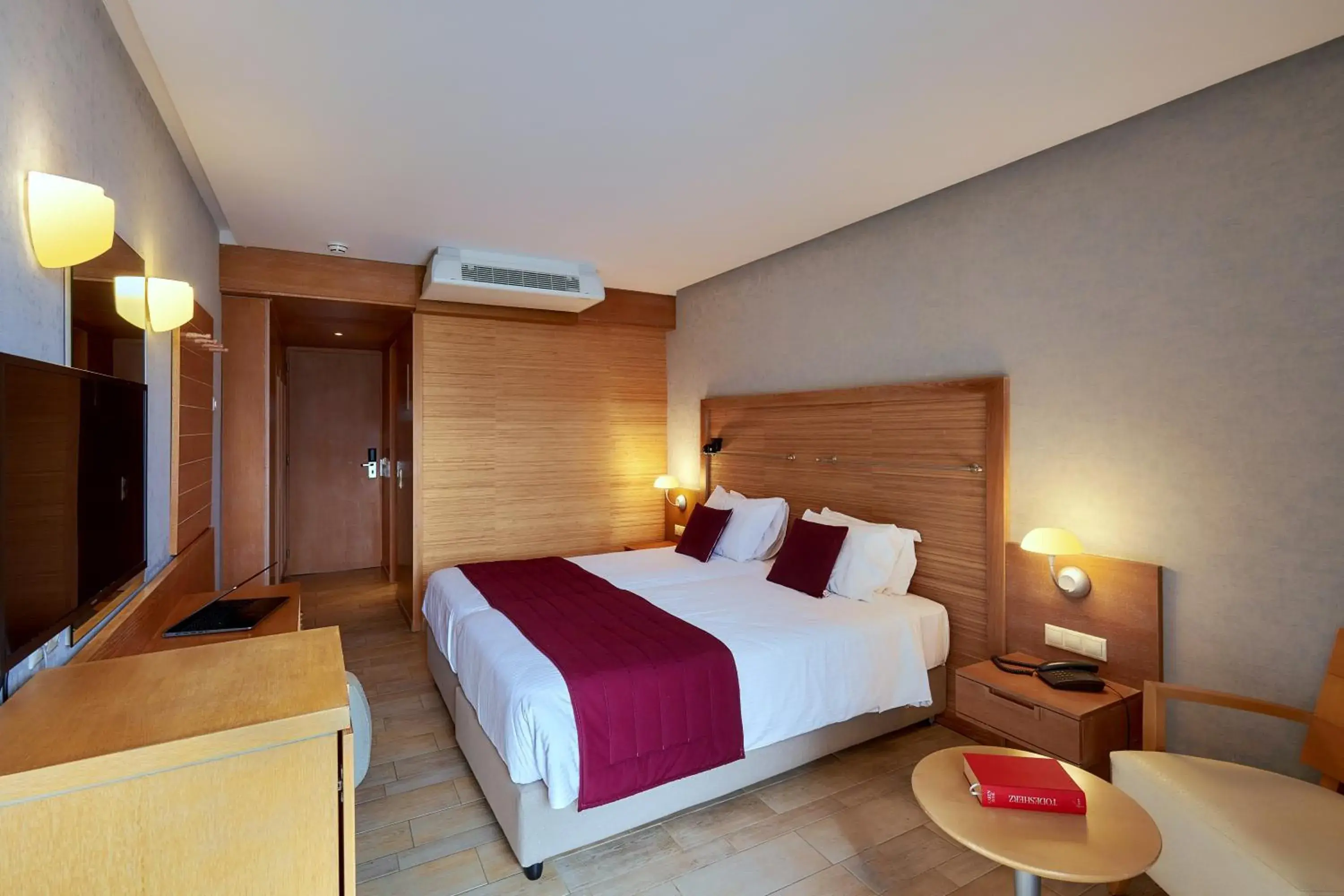 Twin Room Mountain view in Sirens Beach & Village Twin Room Mountain view in Sirens Beach & Village