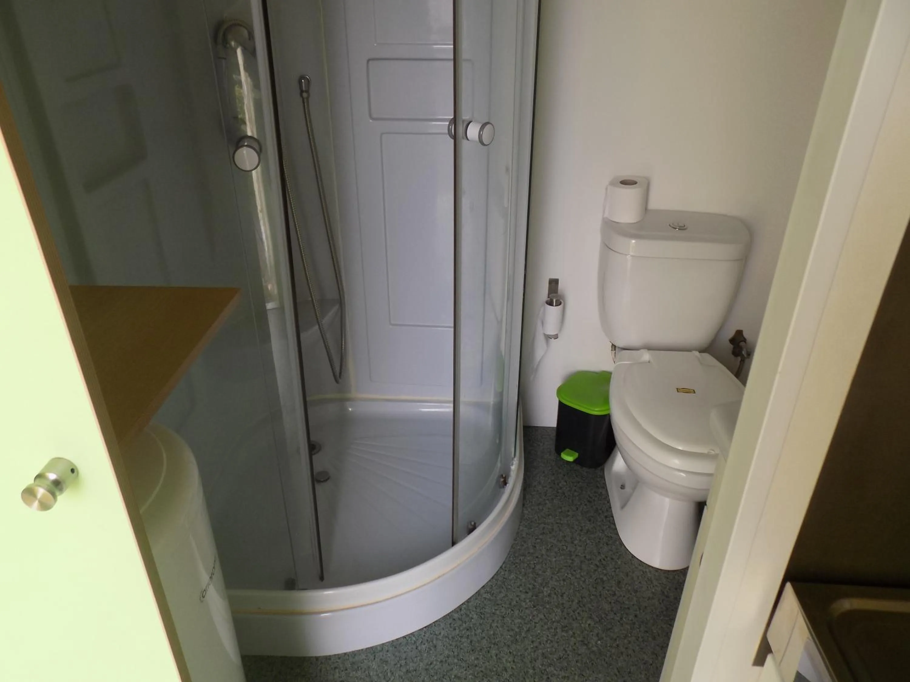 Bathroom in Bungalows Land'shause