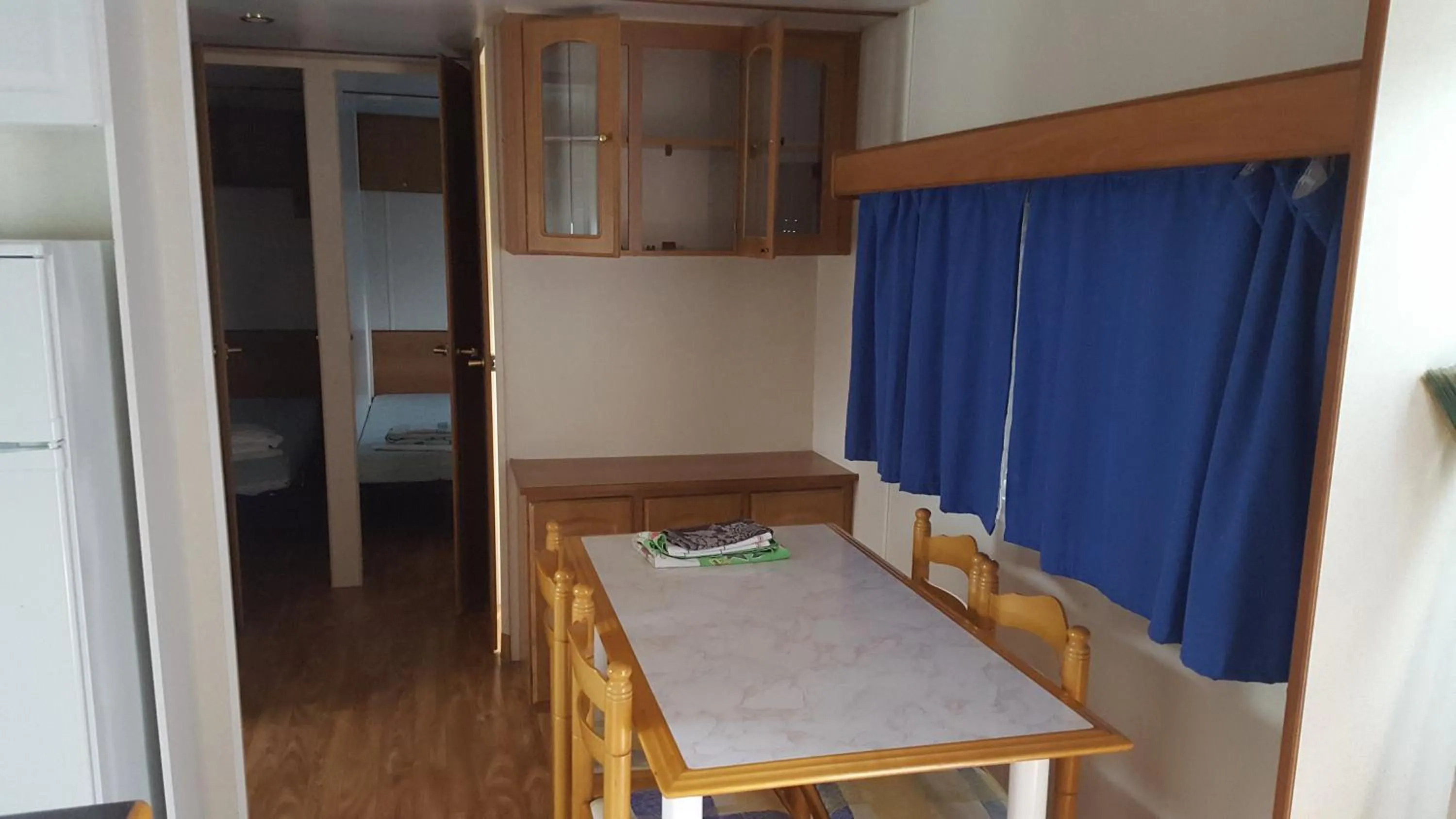 Dining area, Bed in Bungalows Land'shause