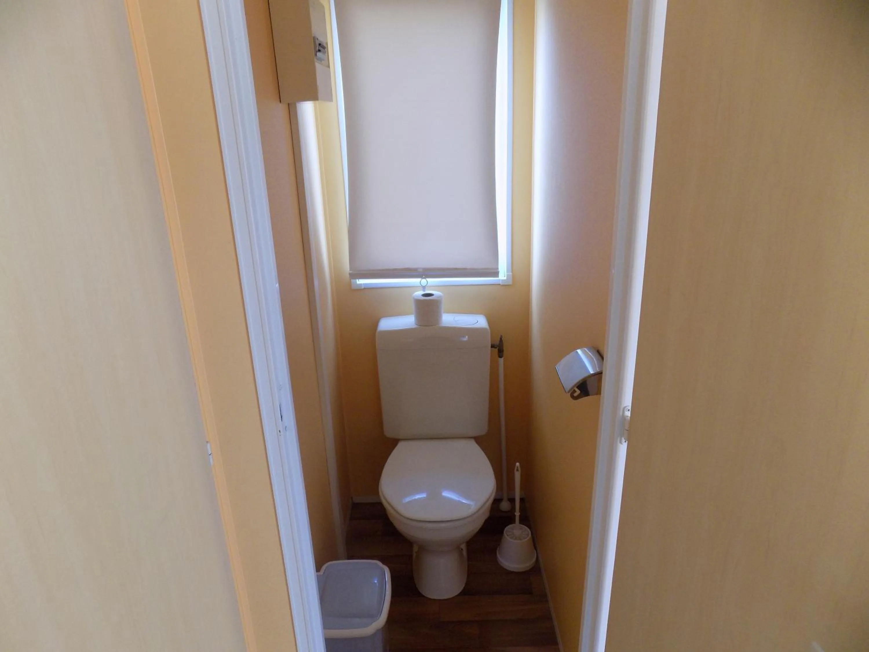 Toilet in Bungalows Land'shause