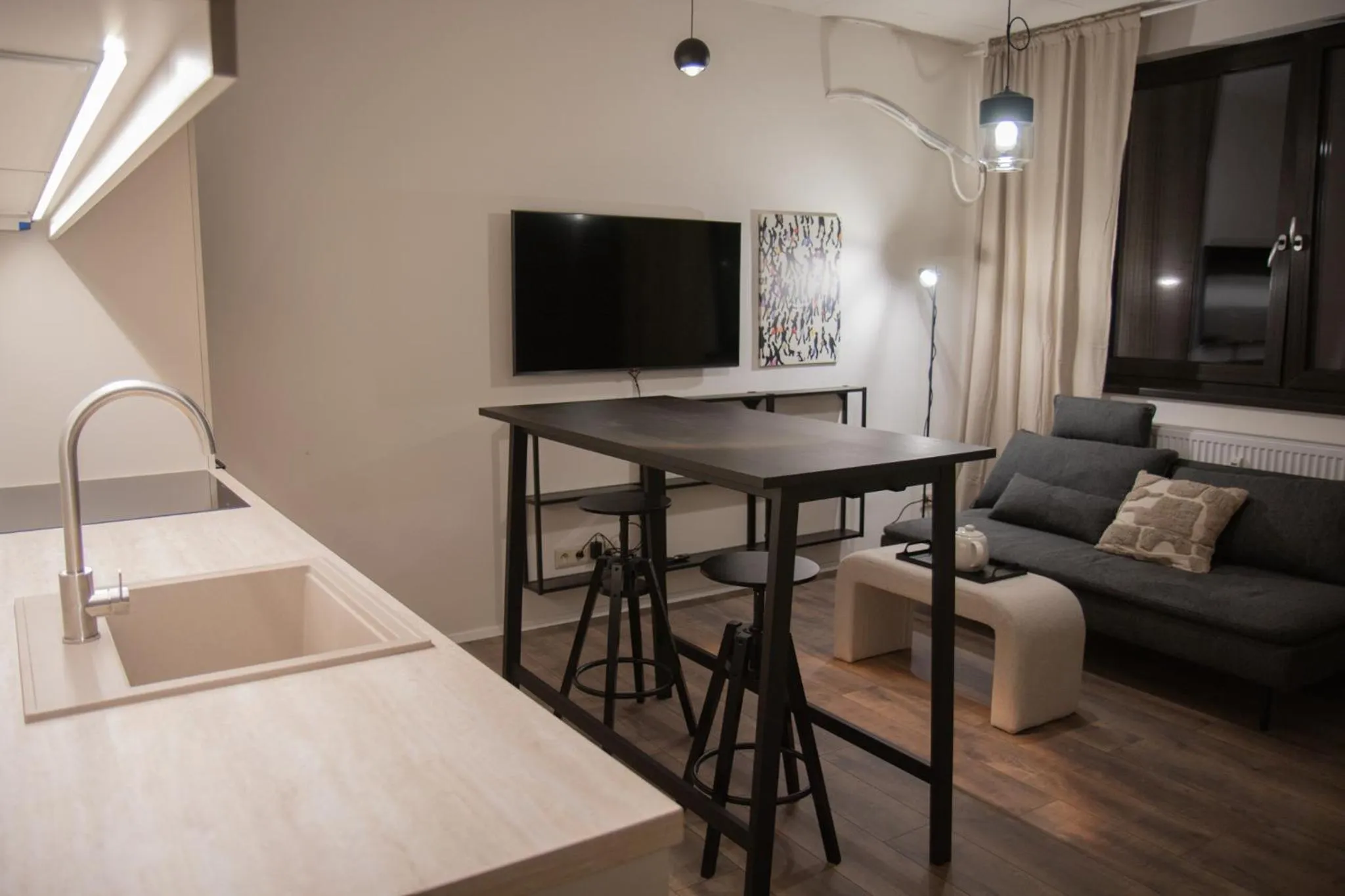 Communal lounge/ TV room in Hotel Capital with private wellness