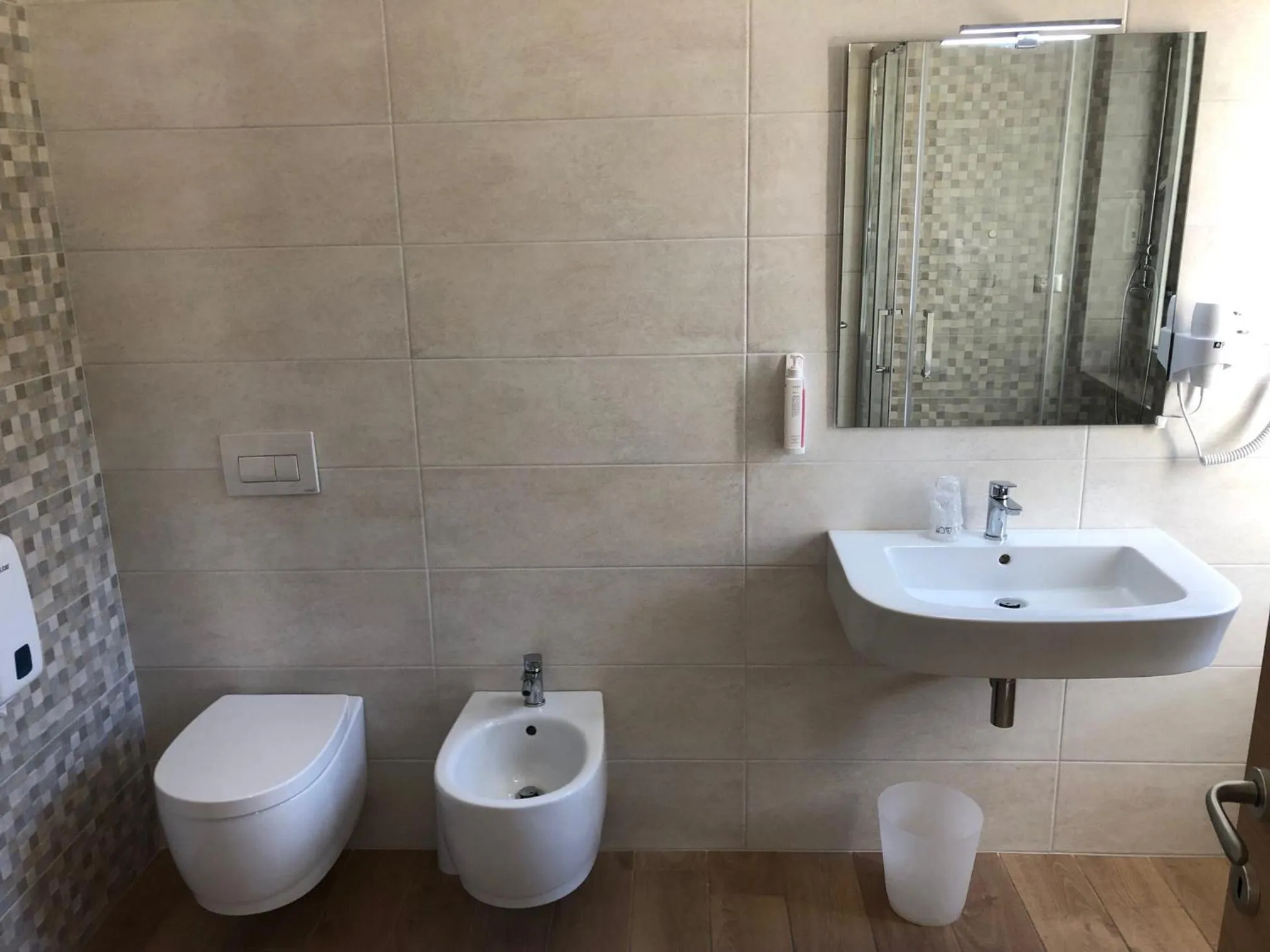 Shower in Hotel Porta Rivera