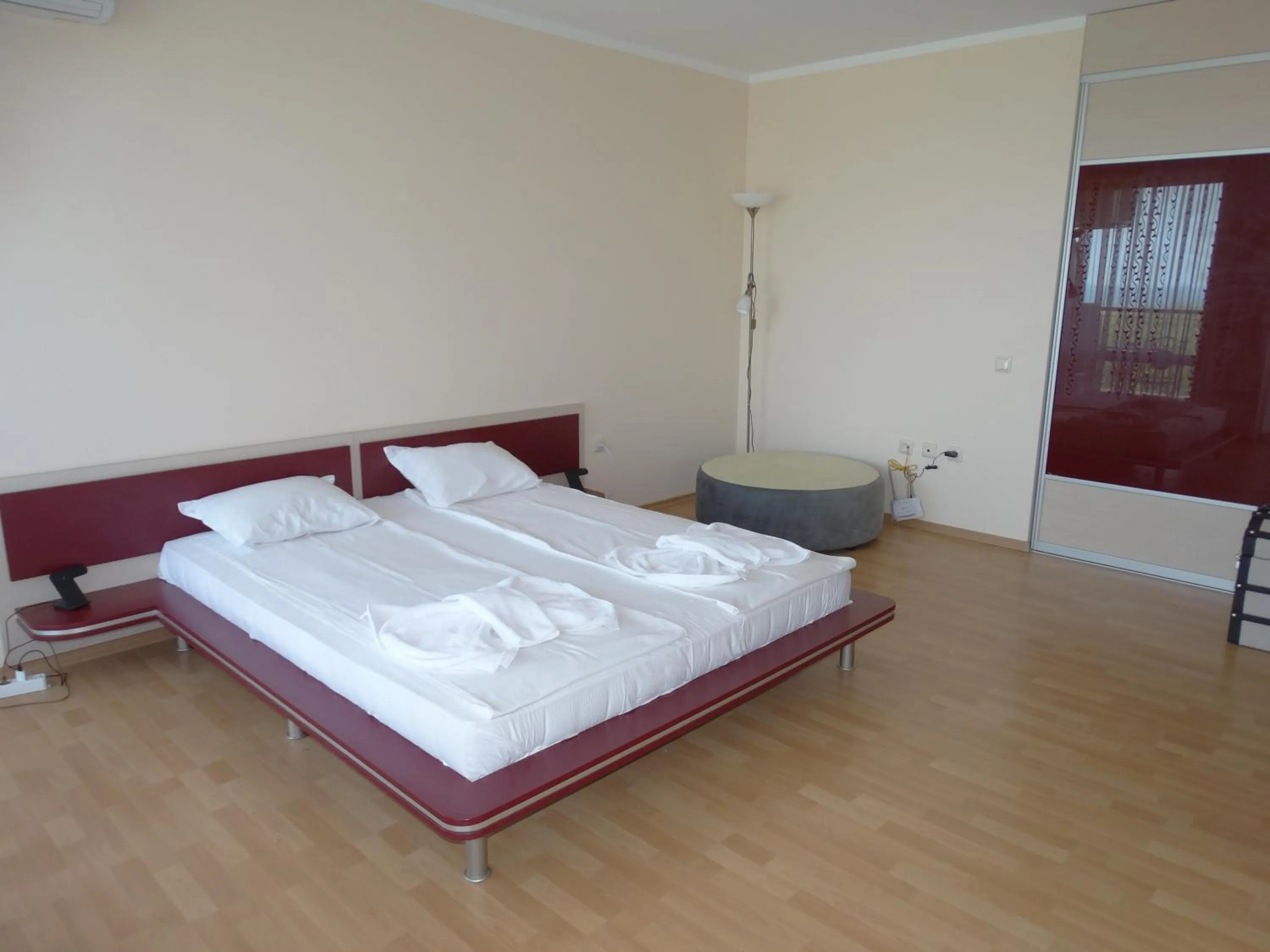 Bed in Chateau del Marina Apart Complex