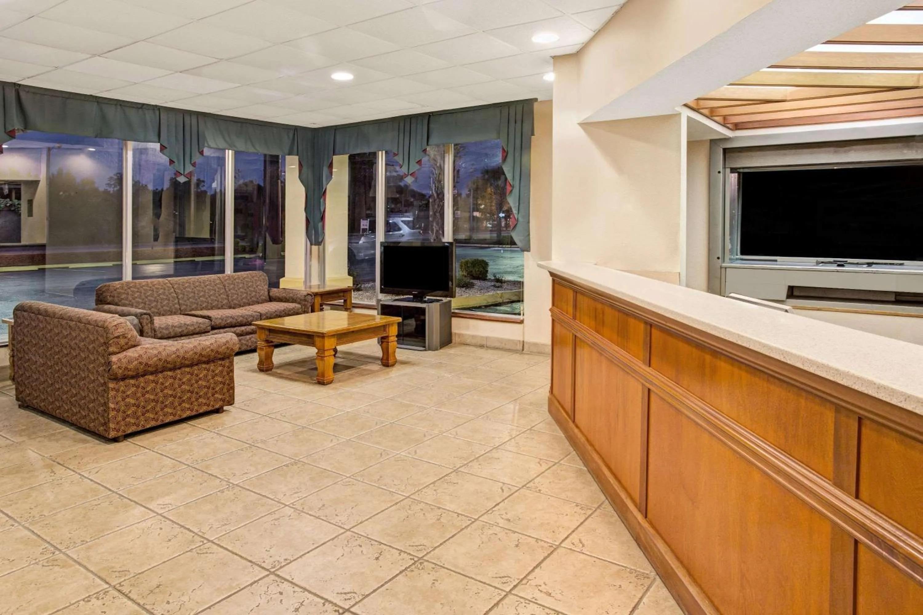 Lobby or reception, Lobby/Reception in Ramada by Wyndham Walterboro