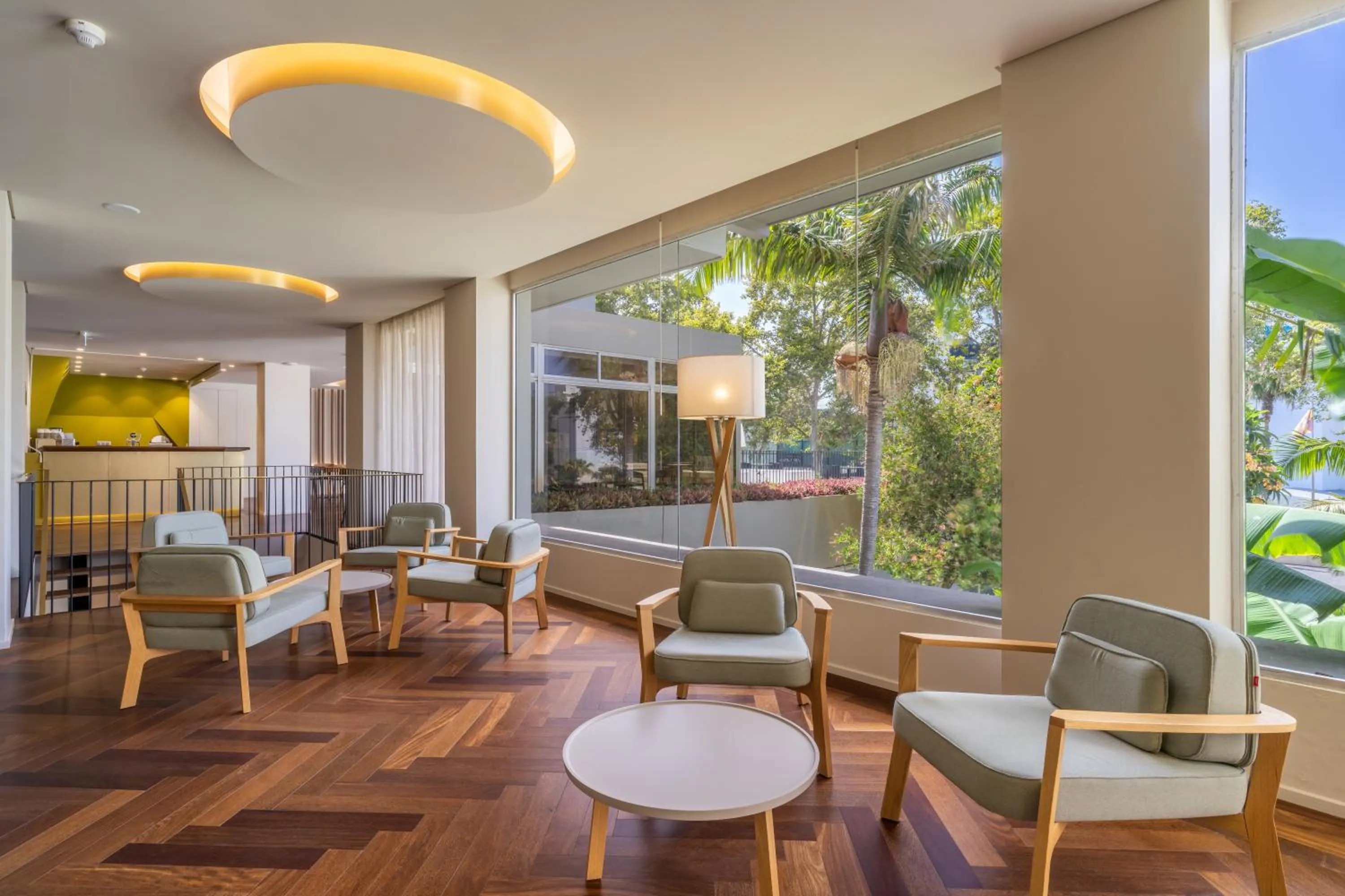 Lounge or bar in Hotel Girassol - Suite Hotel