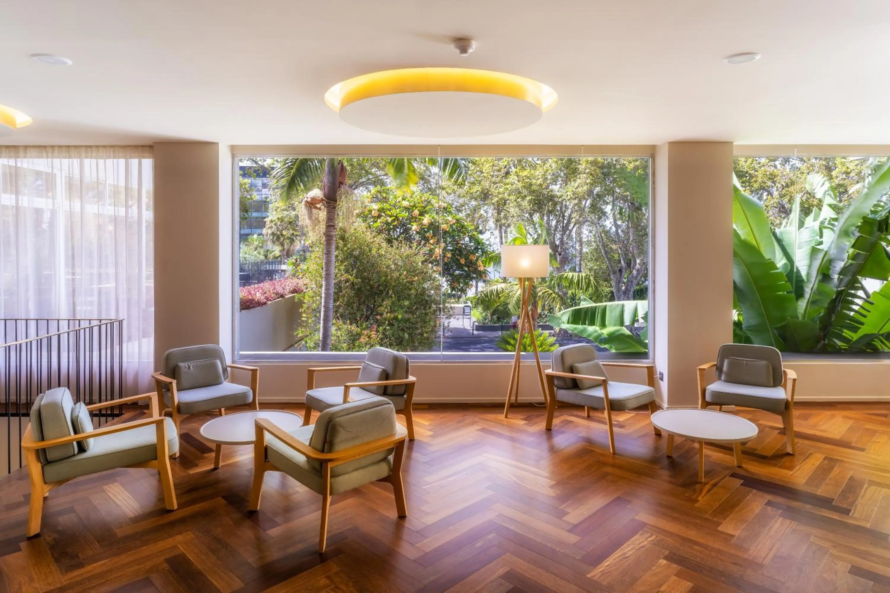 Library in Hotel Girassol - Suite Hotel