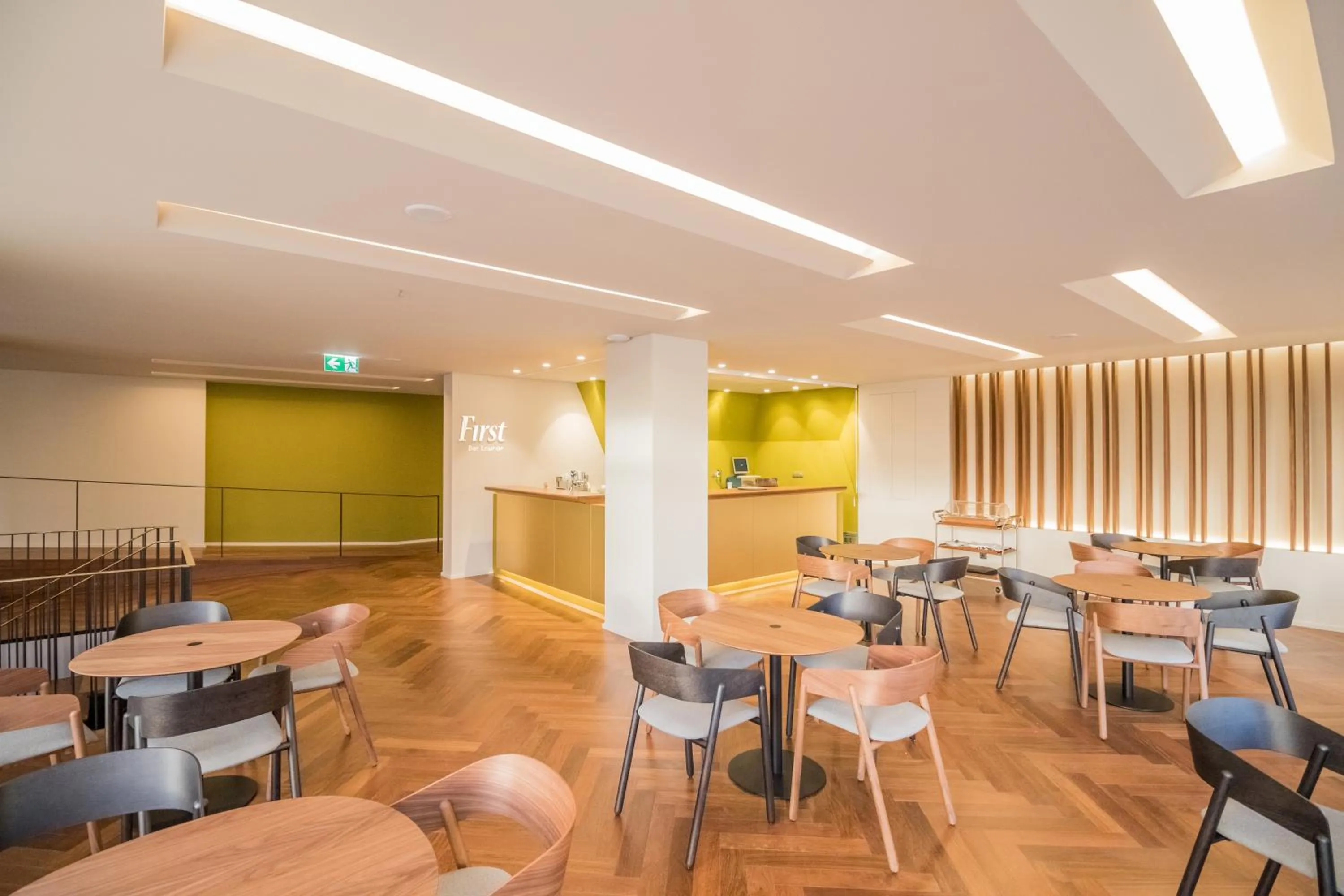 Lounge or bar in Hotel Girassol - Suite Hotel