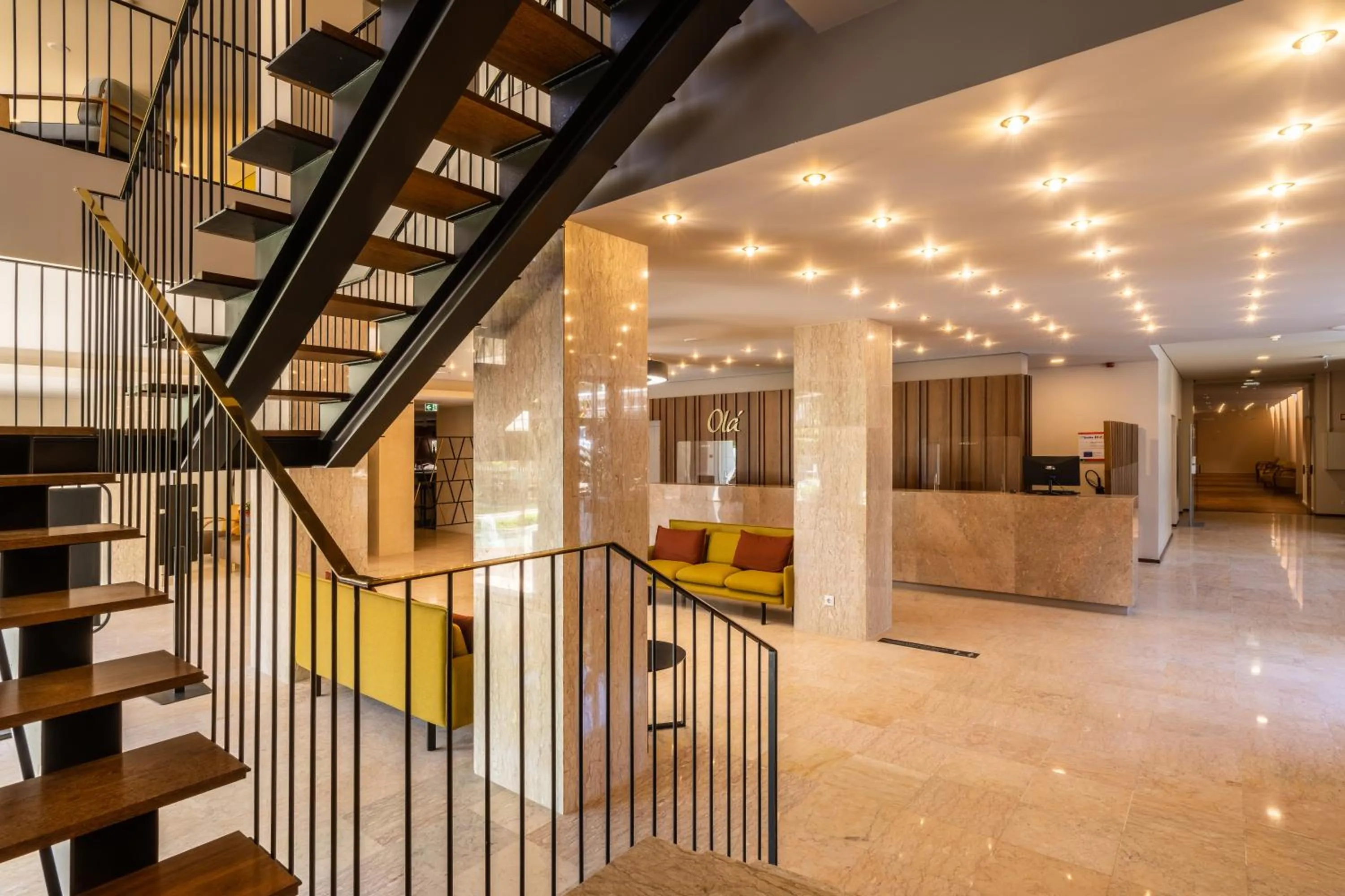 Lobby or reception in Hotel Girassol - Suite Hotel