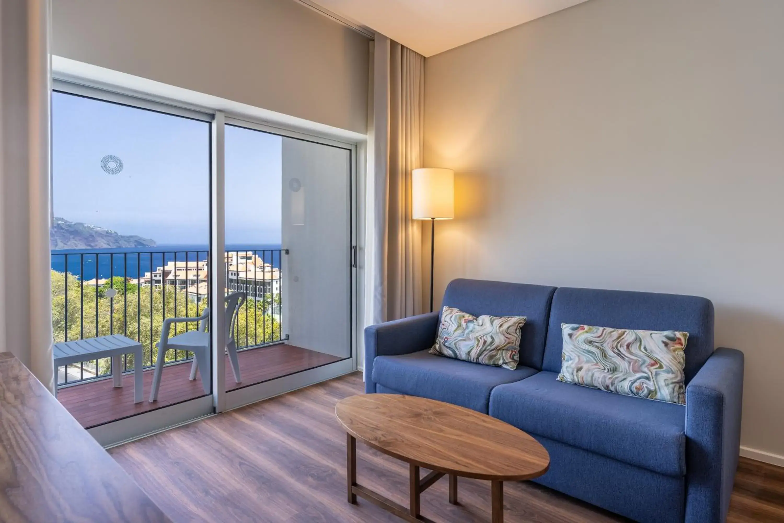 Junior Suite - single occupancy in Hotel Girassol - Suite Hotel Junior Suite - single occupancy in Hotel Girassol - Suite Hotel