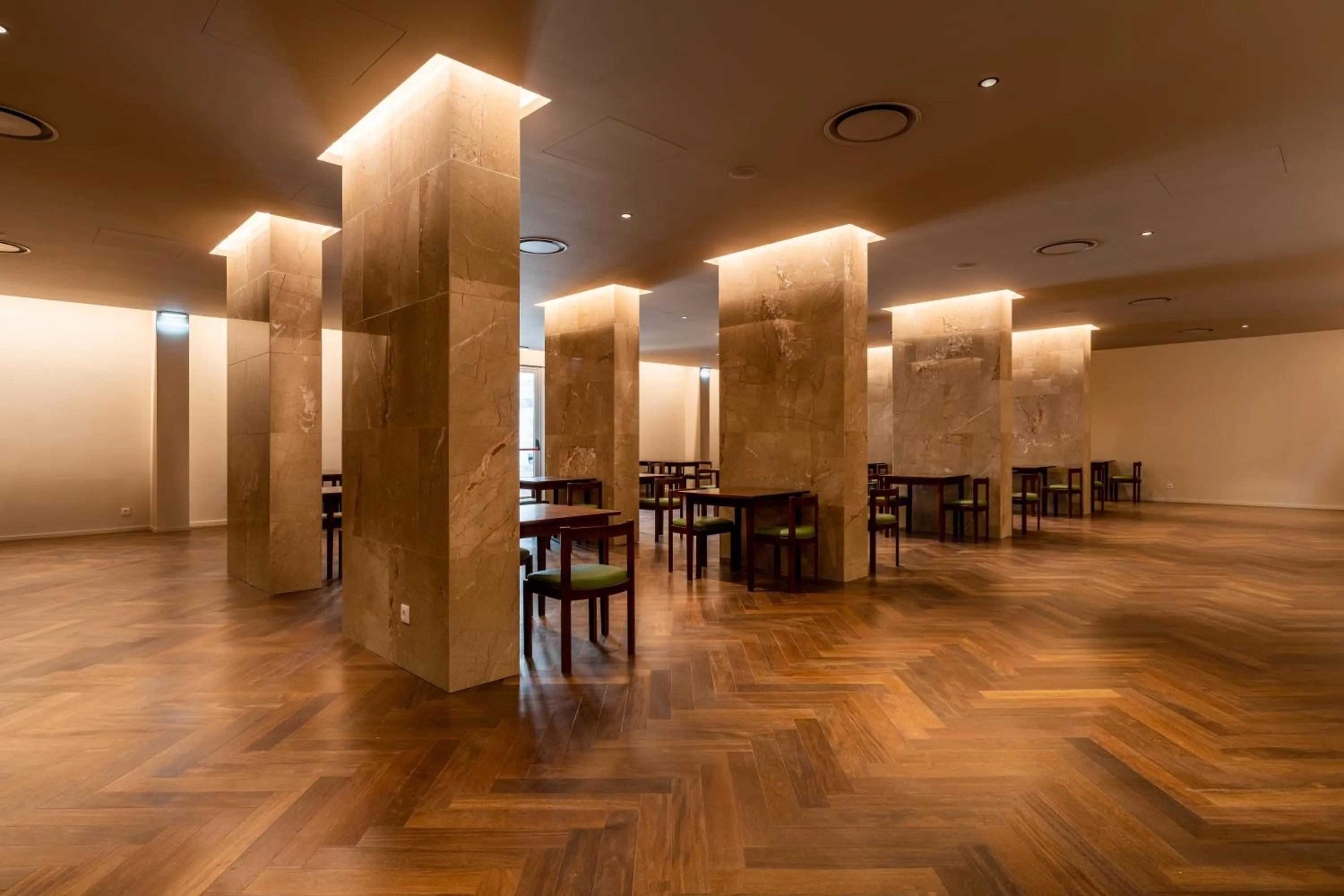 Lobby or reception in Hotel Girassol - Suite Hotel