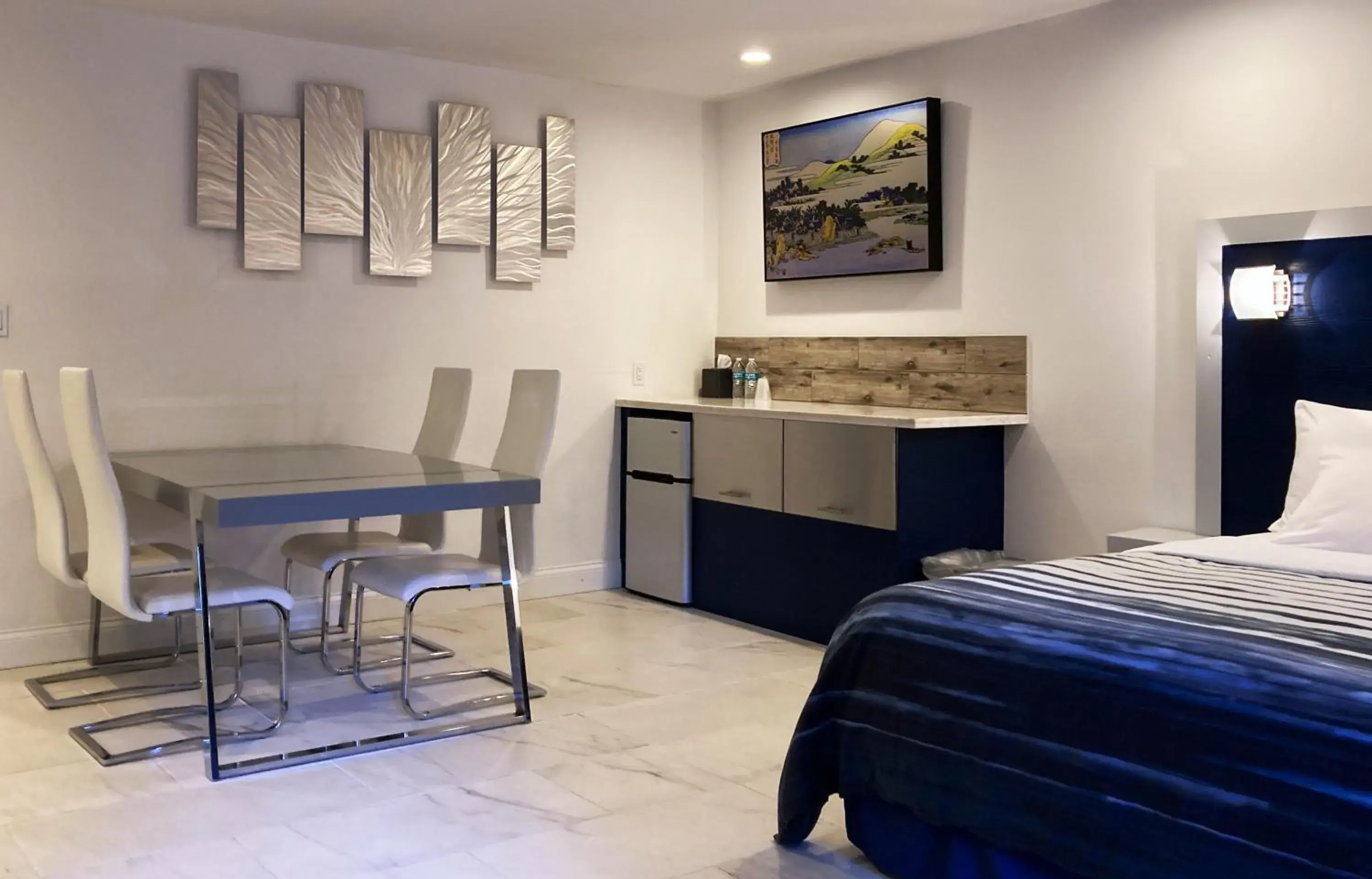 Kitchen or kitchenette, Bed in Retreat at Crystal Manatee Kitchen or kitchenette, Bed in Retreat at Crystal Manatee