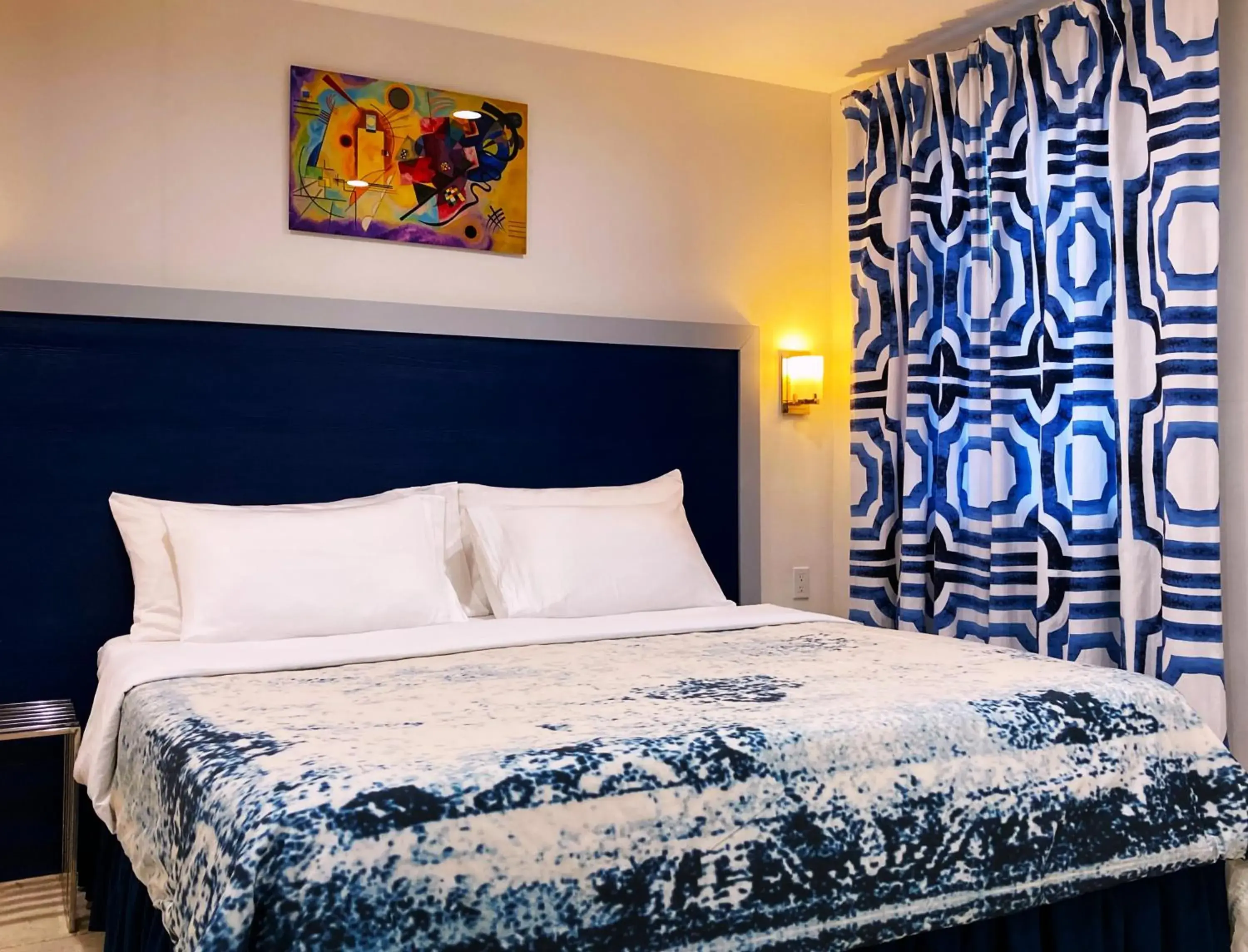 Bed in Retreat at Crystal Manatee Bed in Retreat at Crystal Manatee