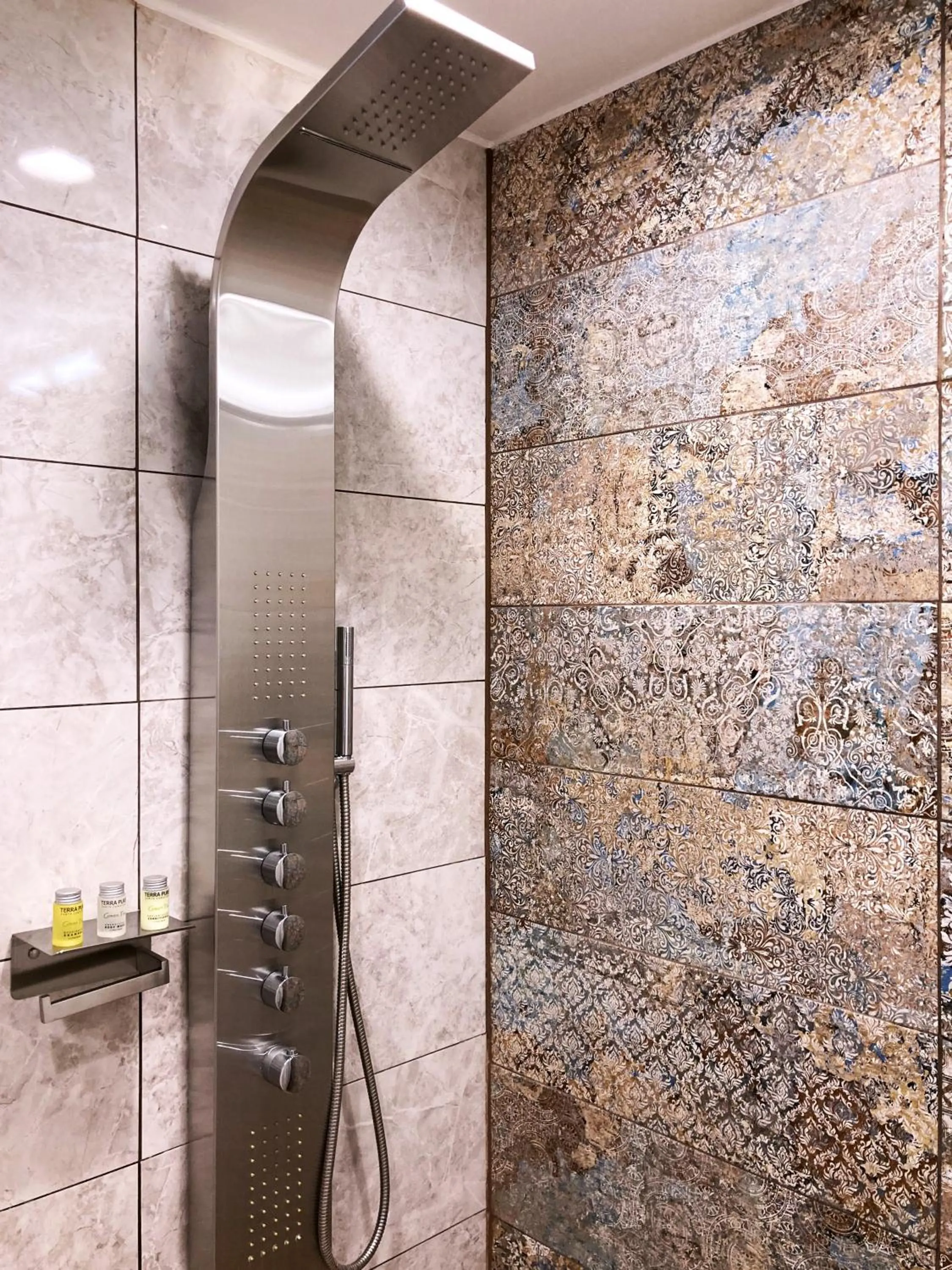 Shower in Retreat at Crystal Manatee