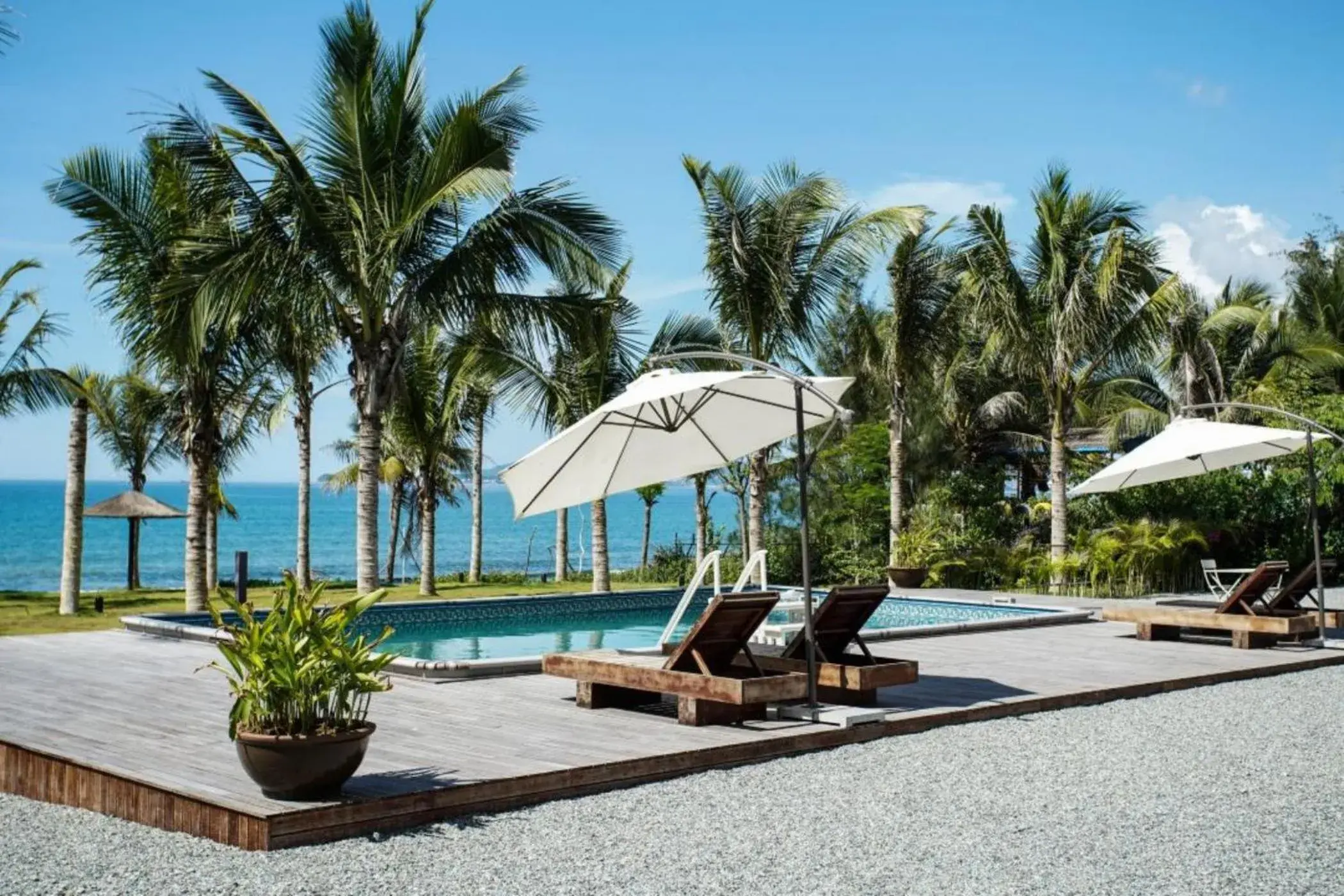 Swimming pool in Anyu Hotel Sanya Swimming pool in Anyu Hotel Sanya