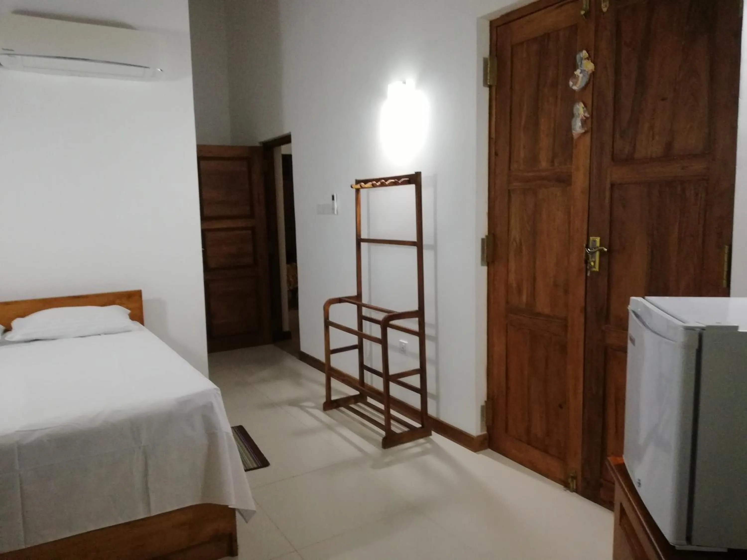Budget Double Room in Air Port 5 Minutes Super Clean Upul