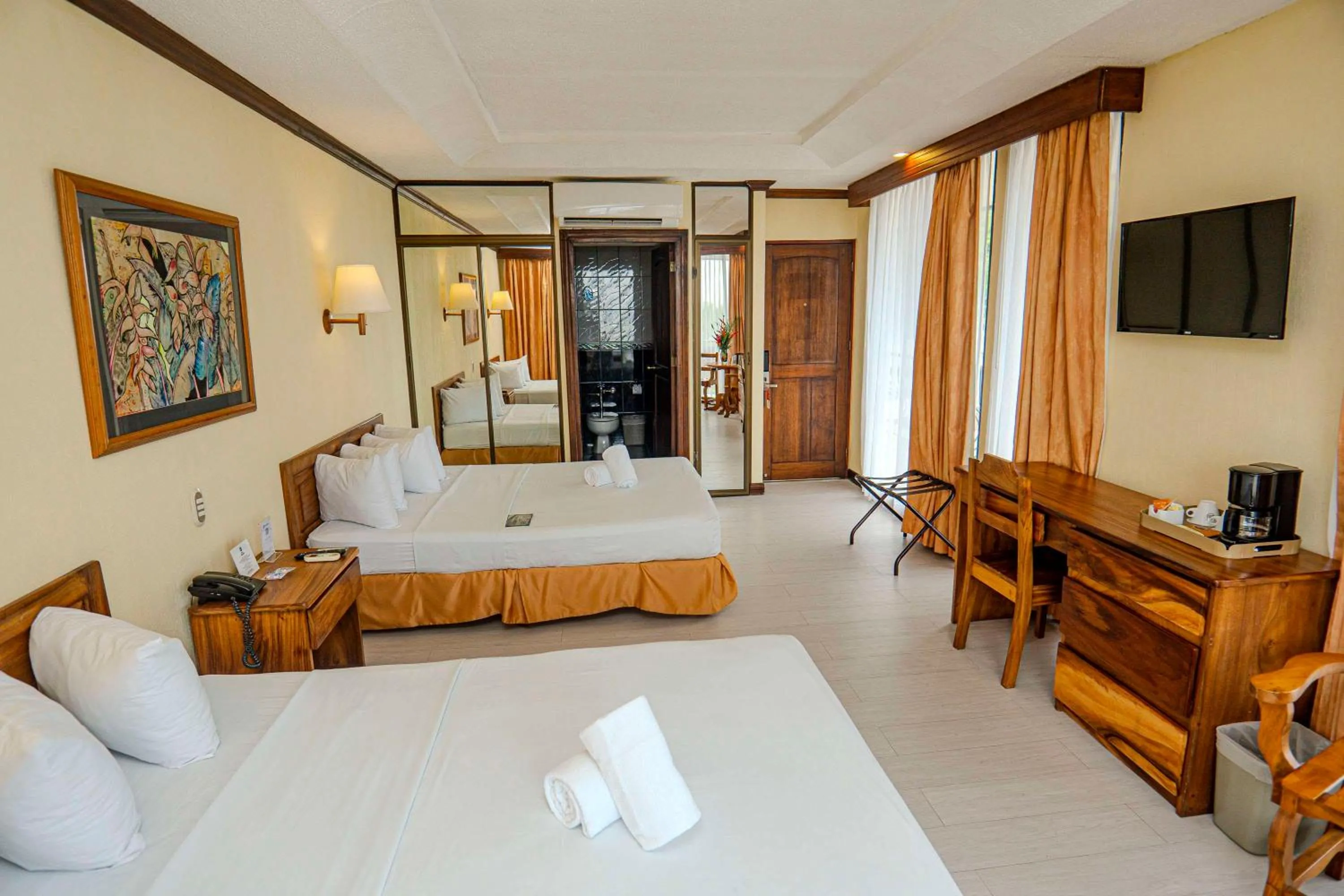 Coffee/tea facilities, Bed in Best Western Hotel & Casino Kamuk