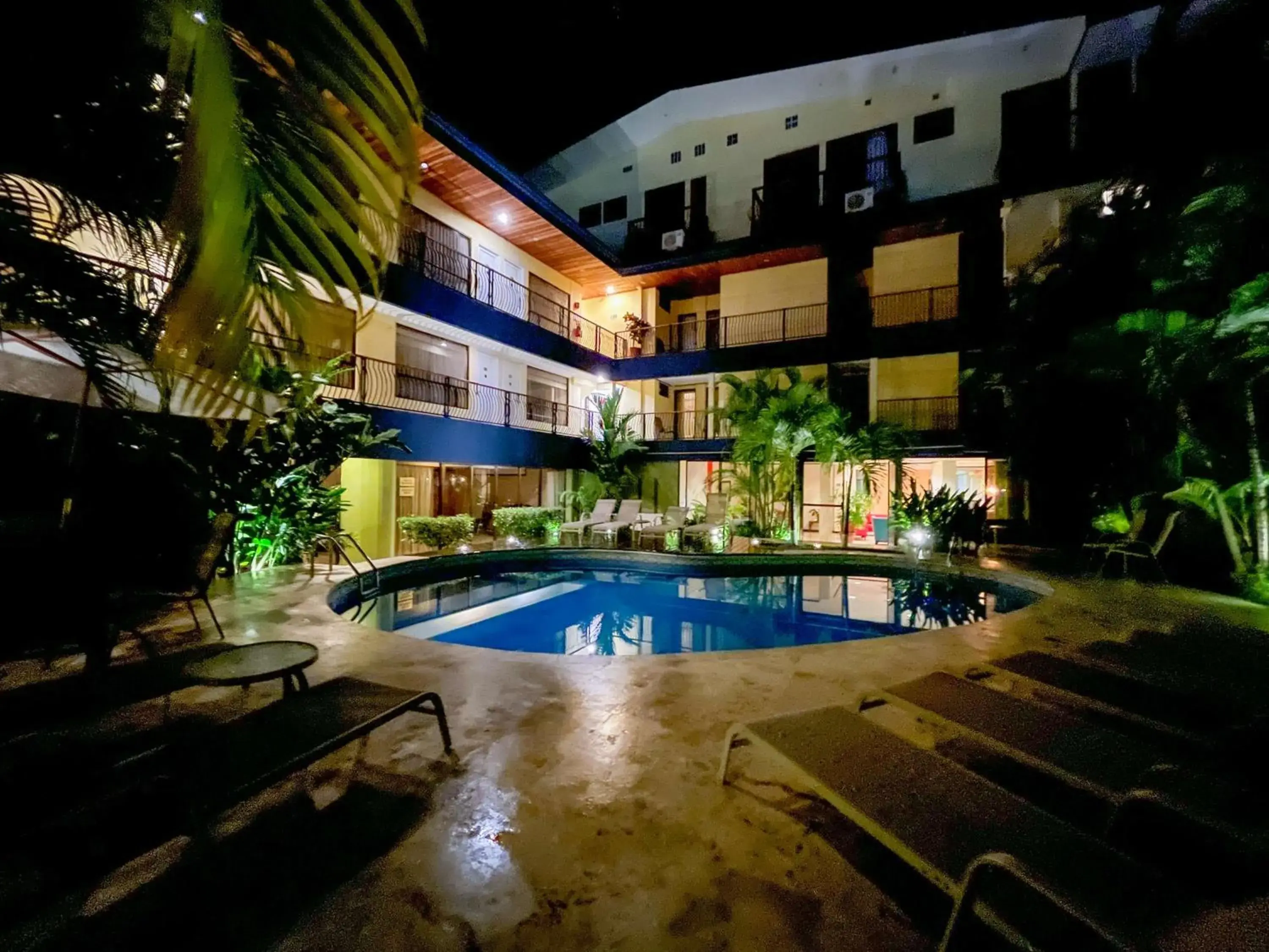 Pool view in Best Western Hotel & Casino Kamuk Pool view in Best Western Hotel & Casino Kamuk