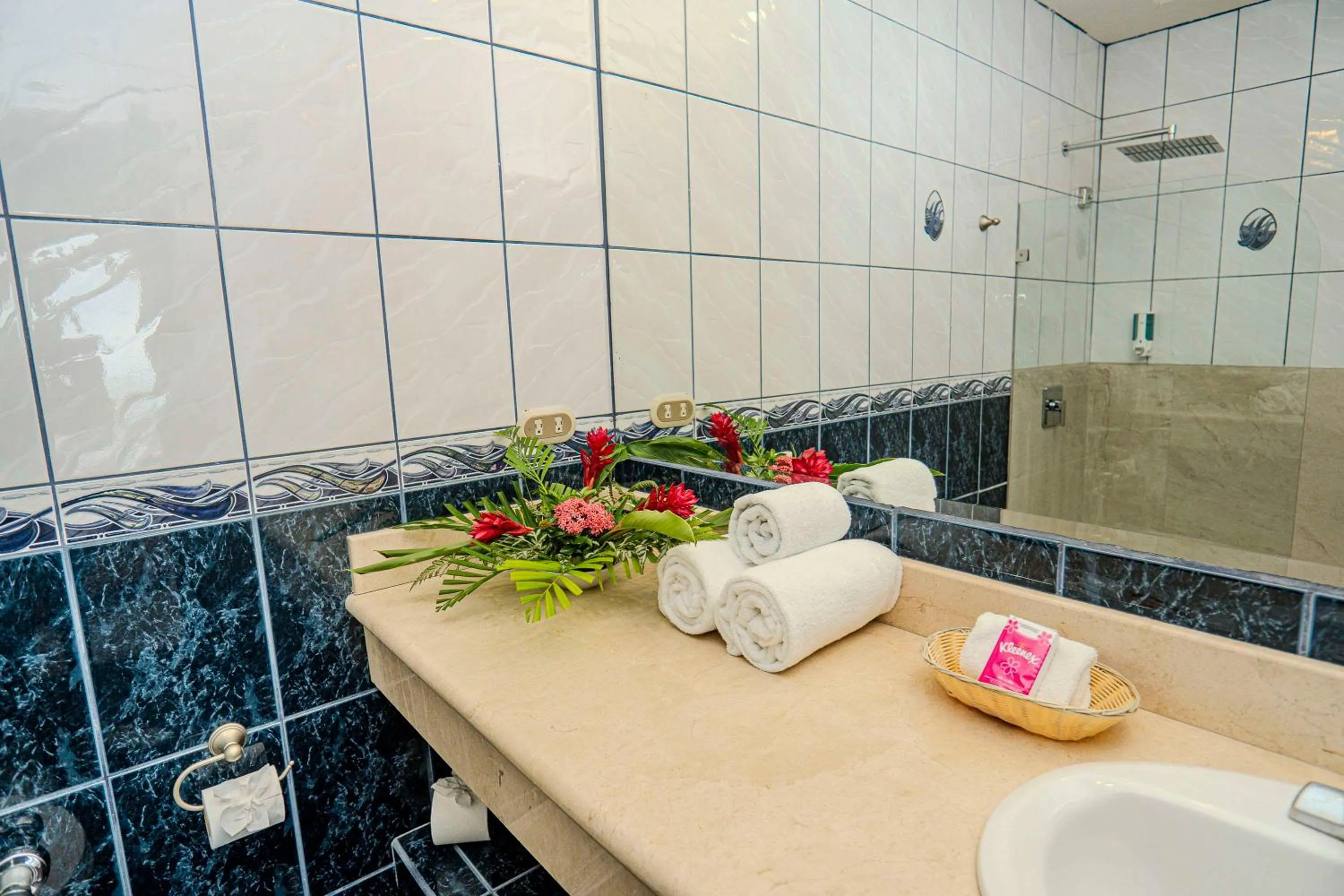 Shower in Best Western Hotel & Casino Kamuk