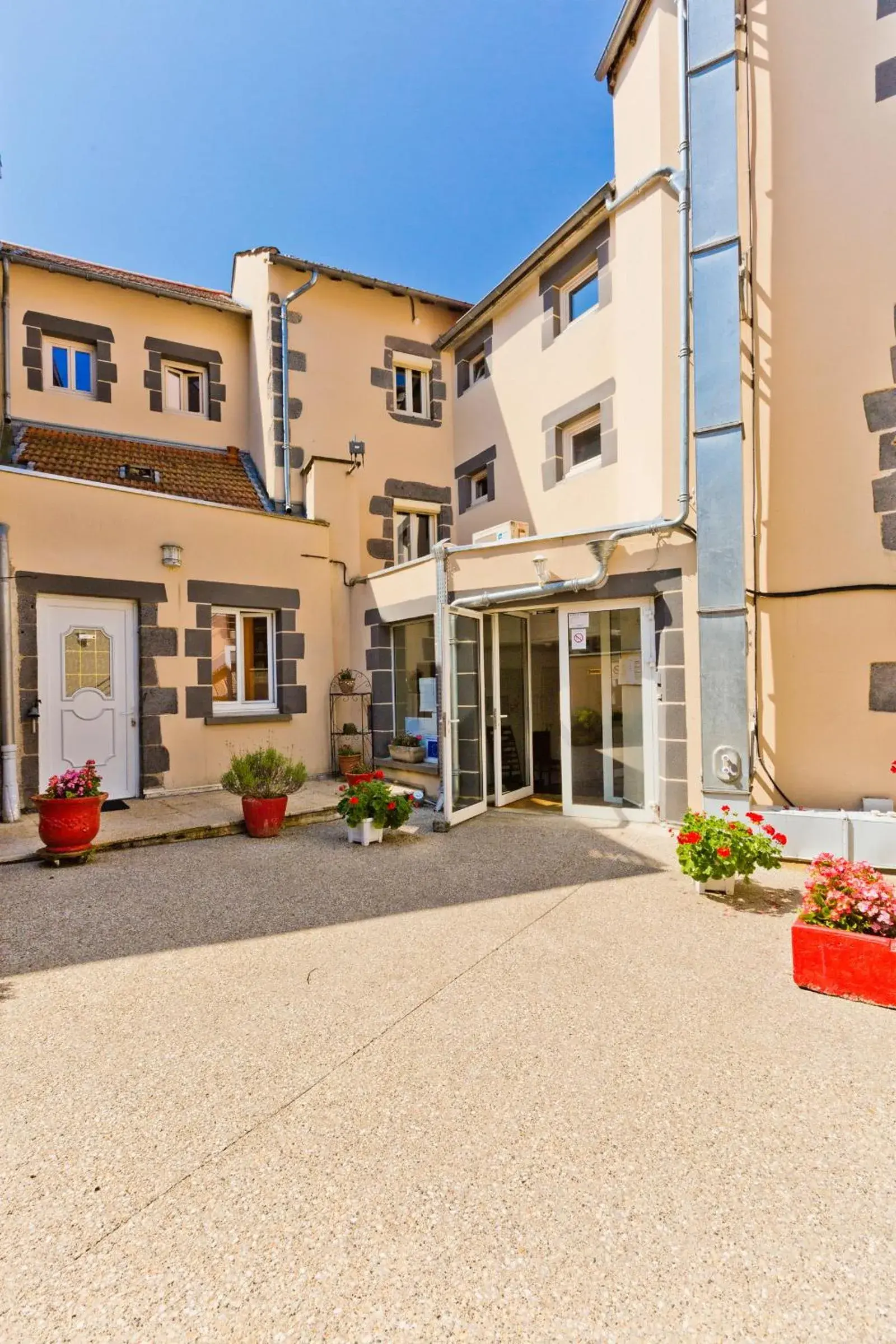 Logis Hotel restaurant de la Poste Logis Hotel restaurant de la Poste